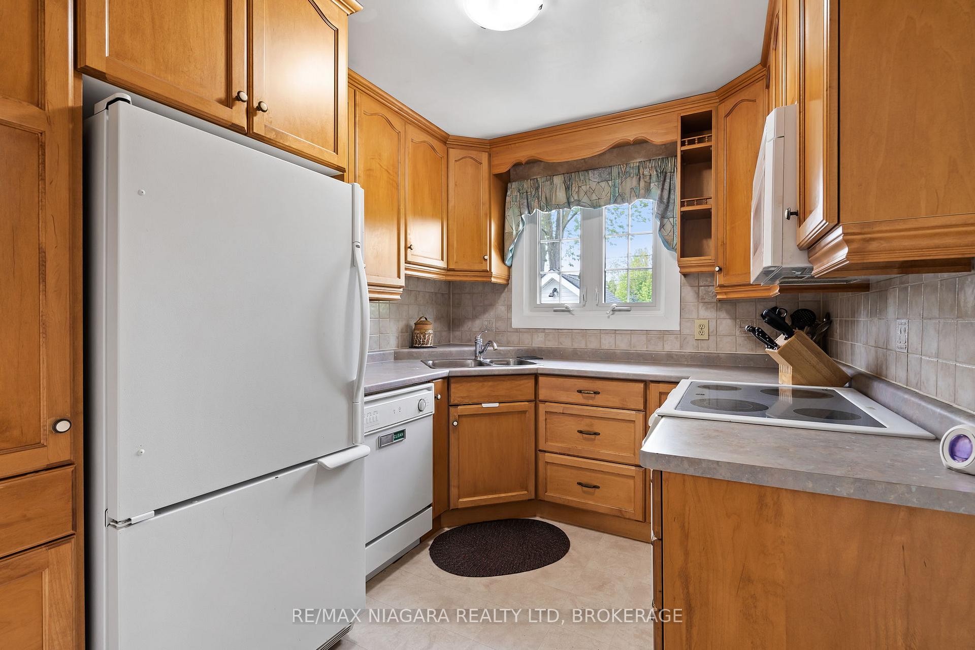Photo 15 of 56 Highland Avenue, St. Catharines, Old Glenridge — HOMEH