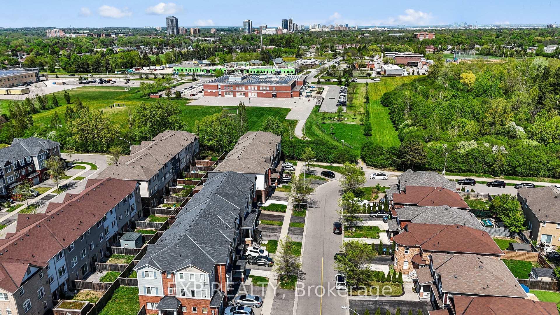 Photo 2 of 90 Mccleave Crescent, Brampton, Fletcher's West — HOMEH