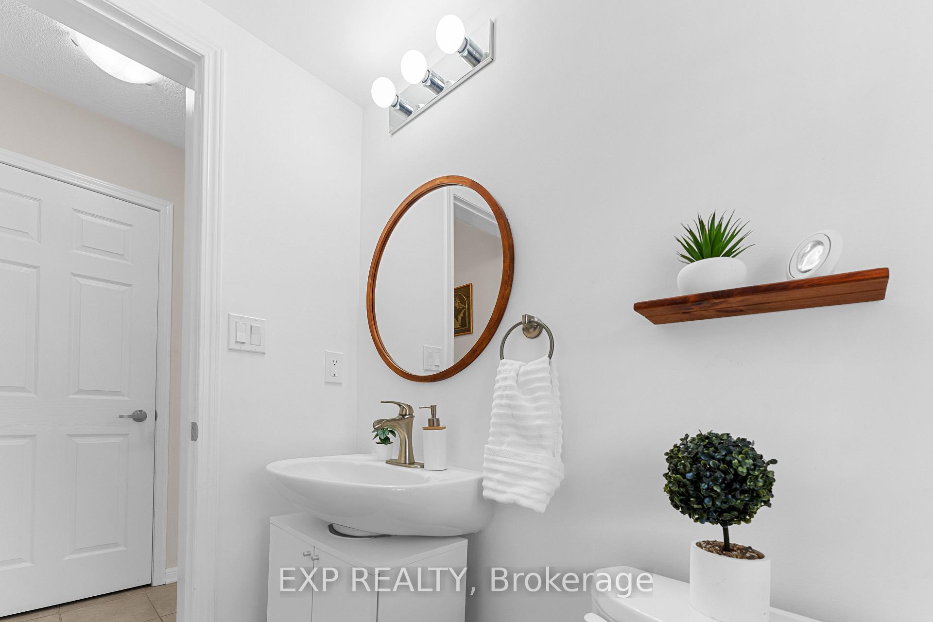 Photo 5 of 90 Mccleave Crescent, Brampton, Fletcher's West — HOMEH