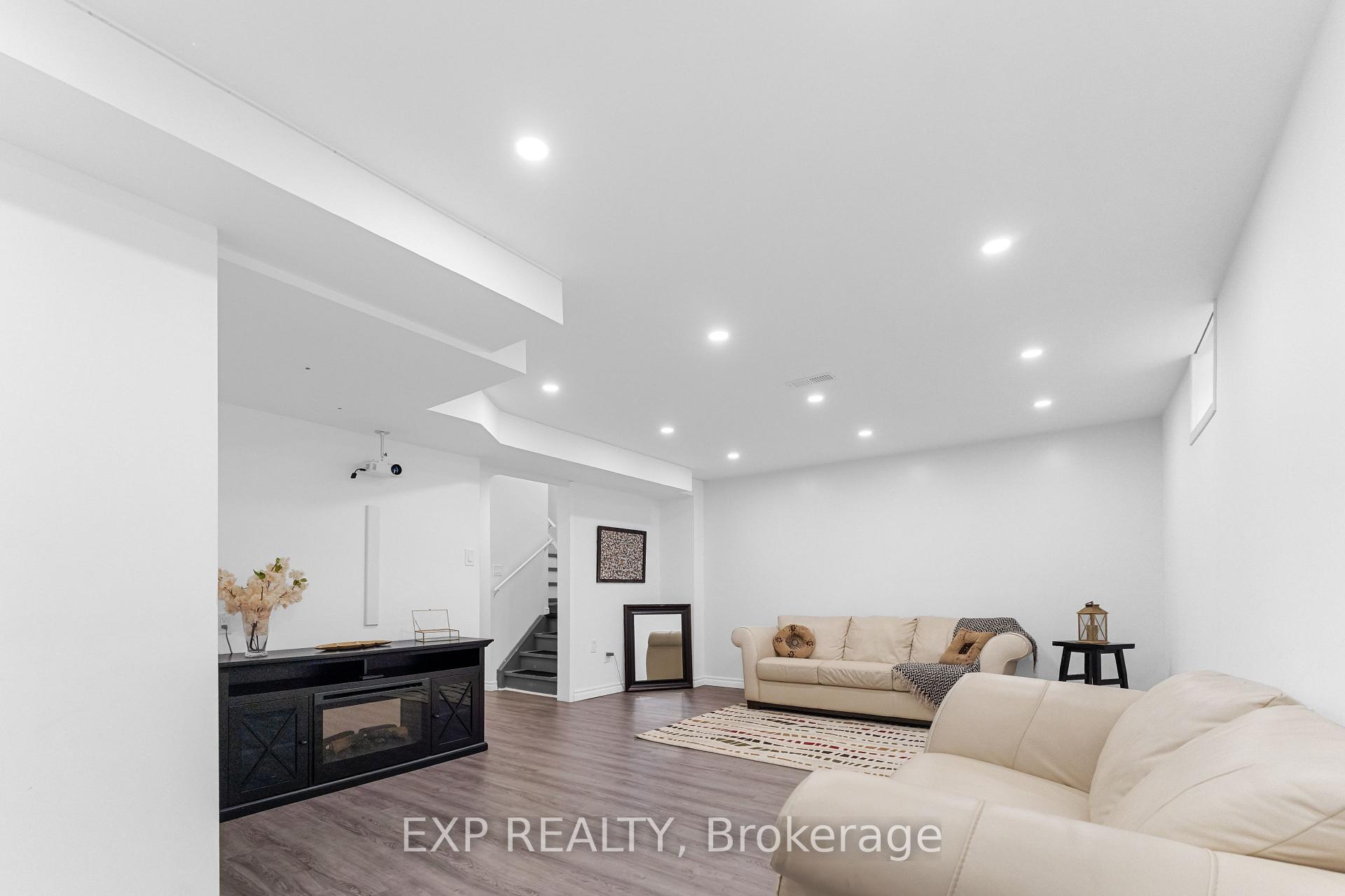 Photo 45 of 90 Mccleave Crescent, Brampton, Fletcher's West — HOMEH