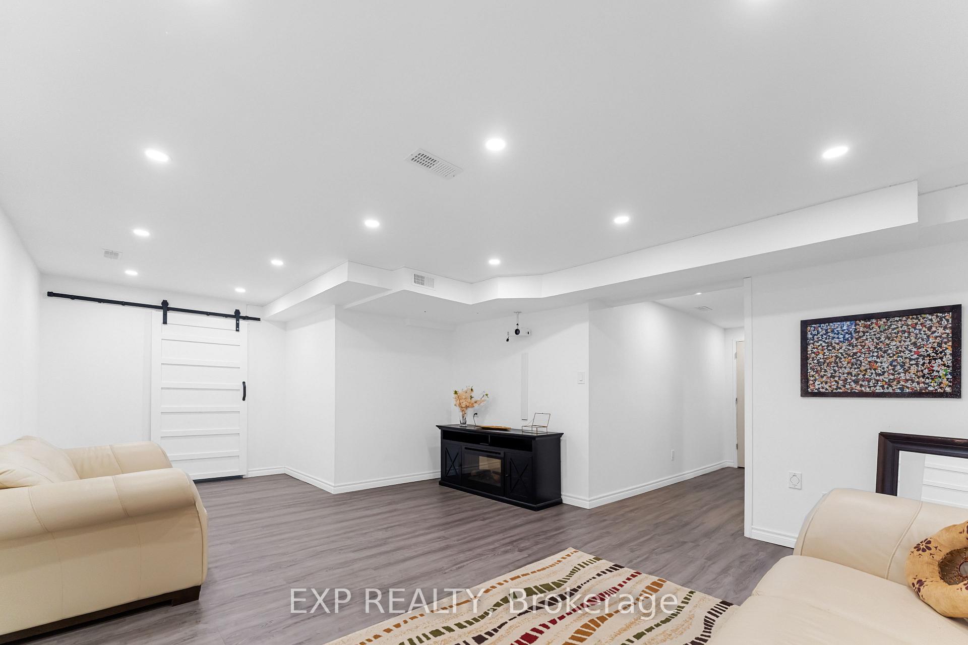 Photo 32 of 90 Mccleave Crescent, Brampton, Fletcher's West — HOMEH