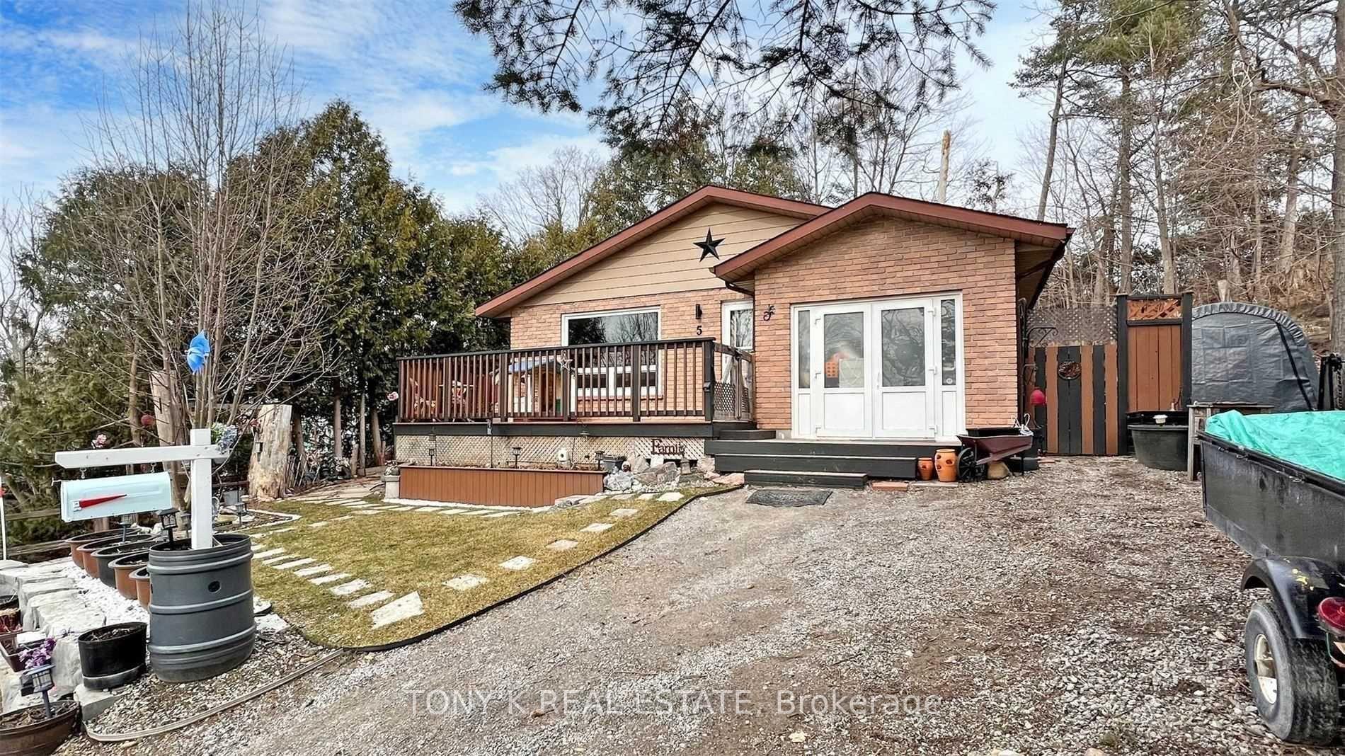 Front of 5 Pineway Avenue