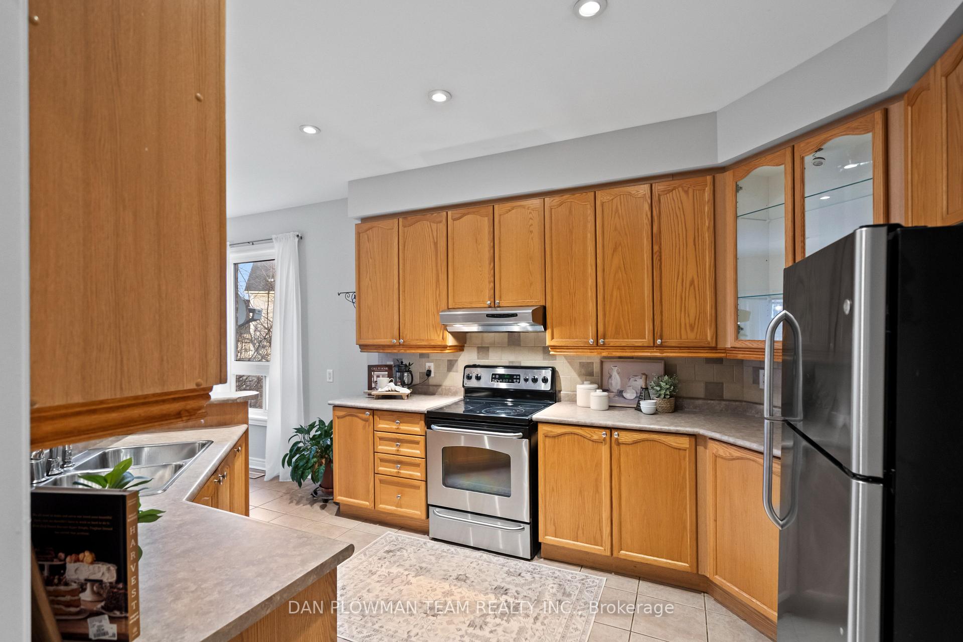 Photo 4 of 57 Ault Crescent, Whitby, Brooklin — HOMEH