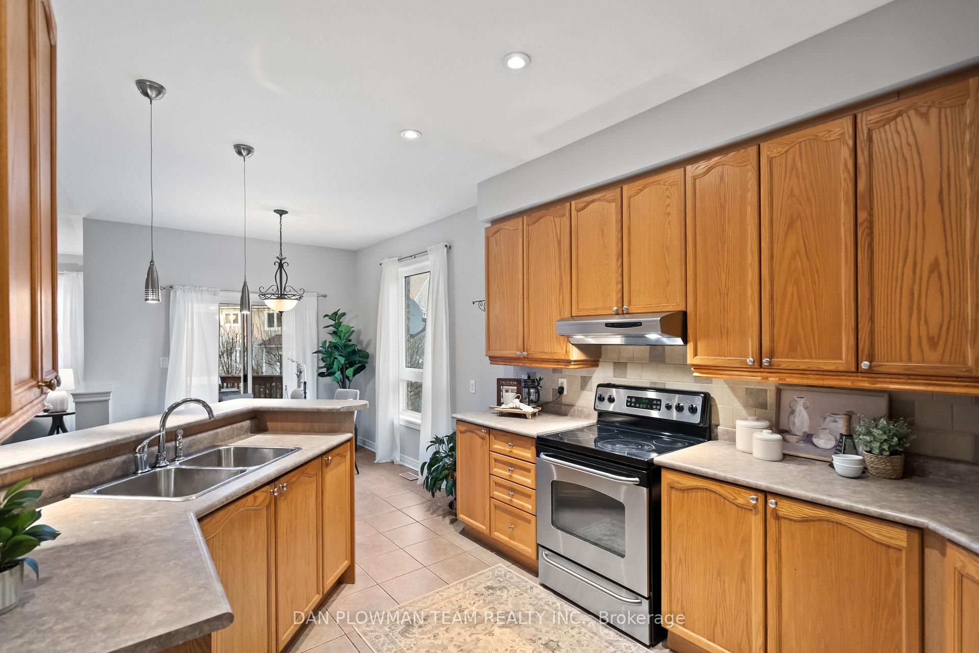 Photo 19 of 57 Ault Crescent, Whitby, Brooklin — HOMEH