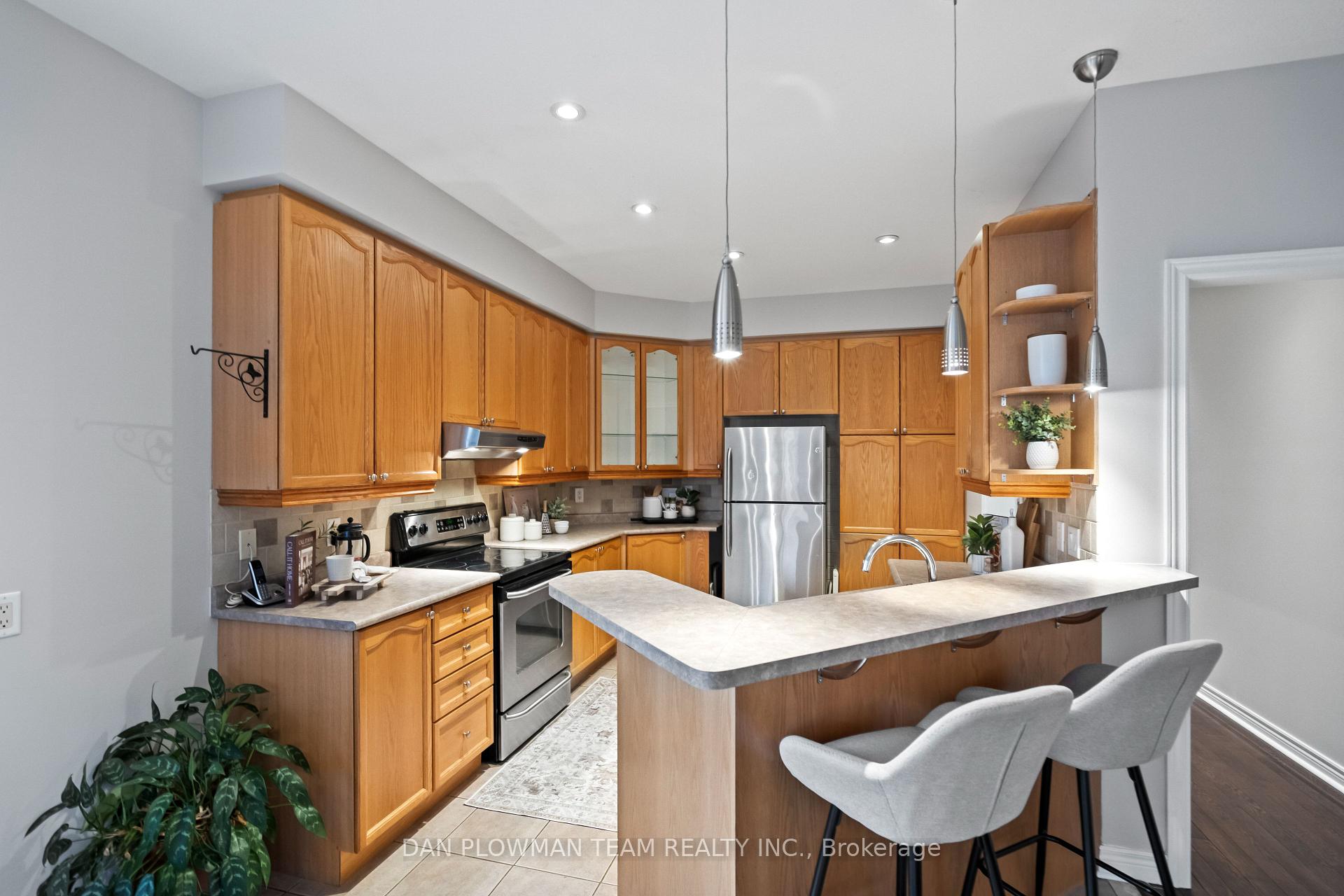 Photo 12 of 57 Ault Crescent, Whitby, Brooklin — HOMEH