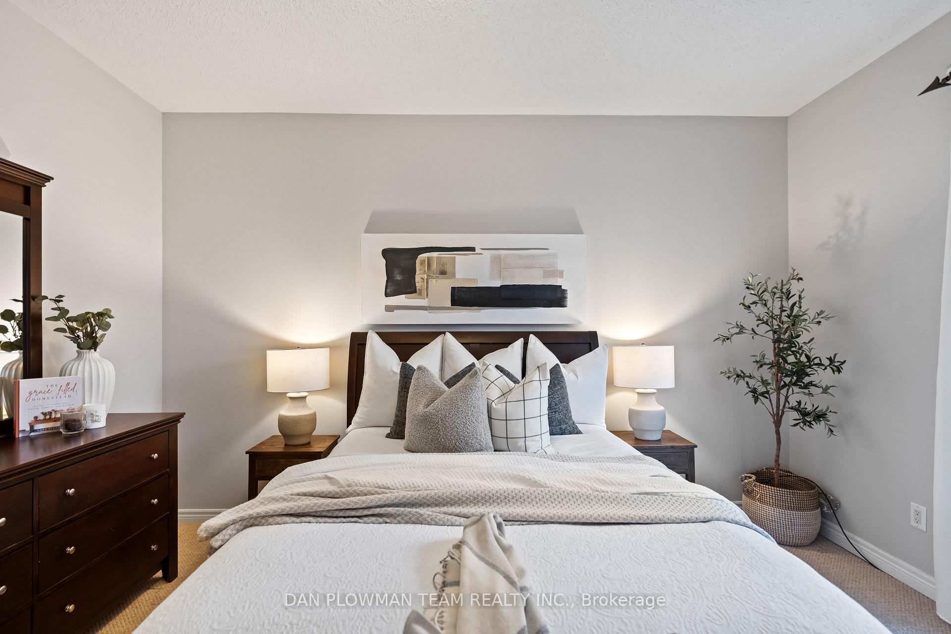 Photo 7 of 57 Ault Crescent, Whitby, Brooklin — HOMEH