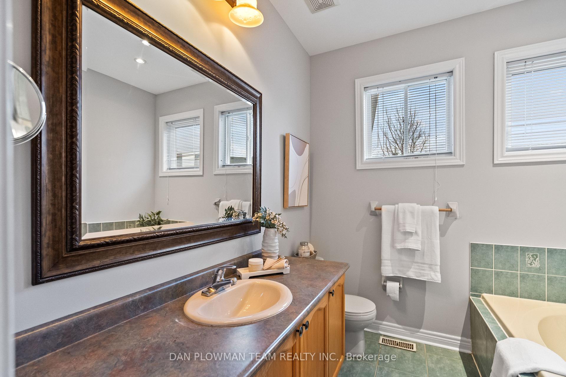 Photo 14 of 57 Ault Crescent, Whitby, Brooklin — HOMEH