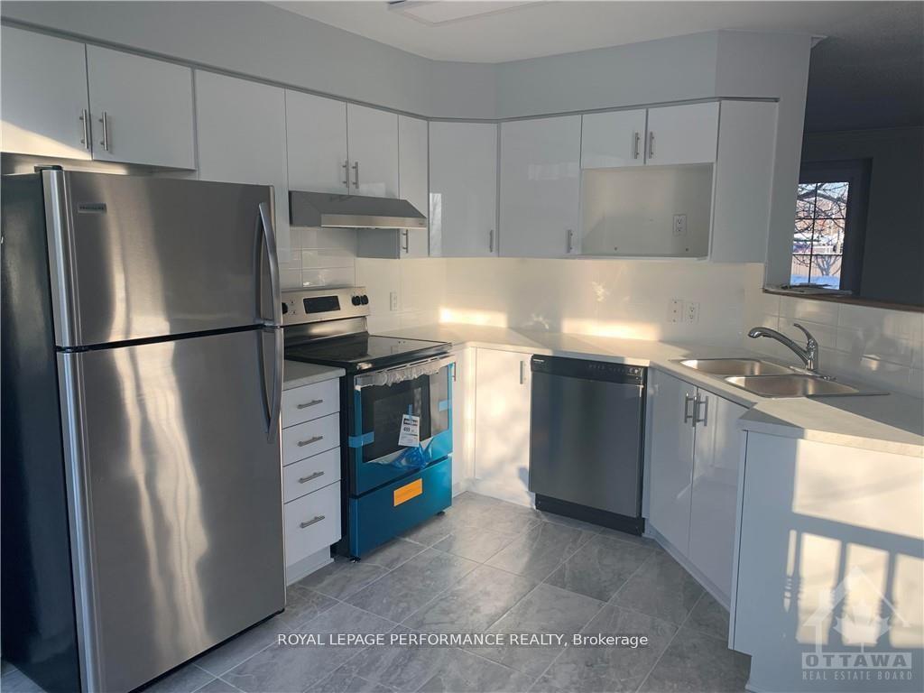 Photo 7 of 1579 Marley Crescent SE, Ottawa, Carson Grove — HOMEH