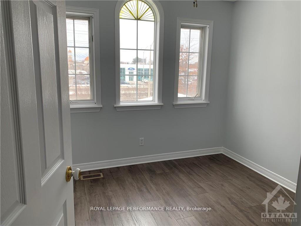 Photo 10 of 1579 Marley Crescent SE, Ottawa, Carson Grove — HOMEH