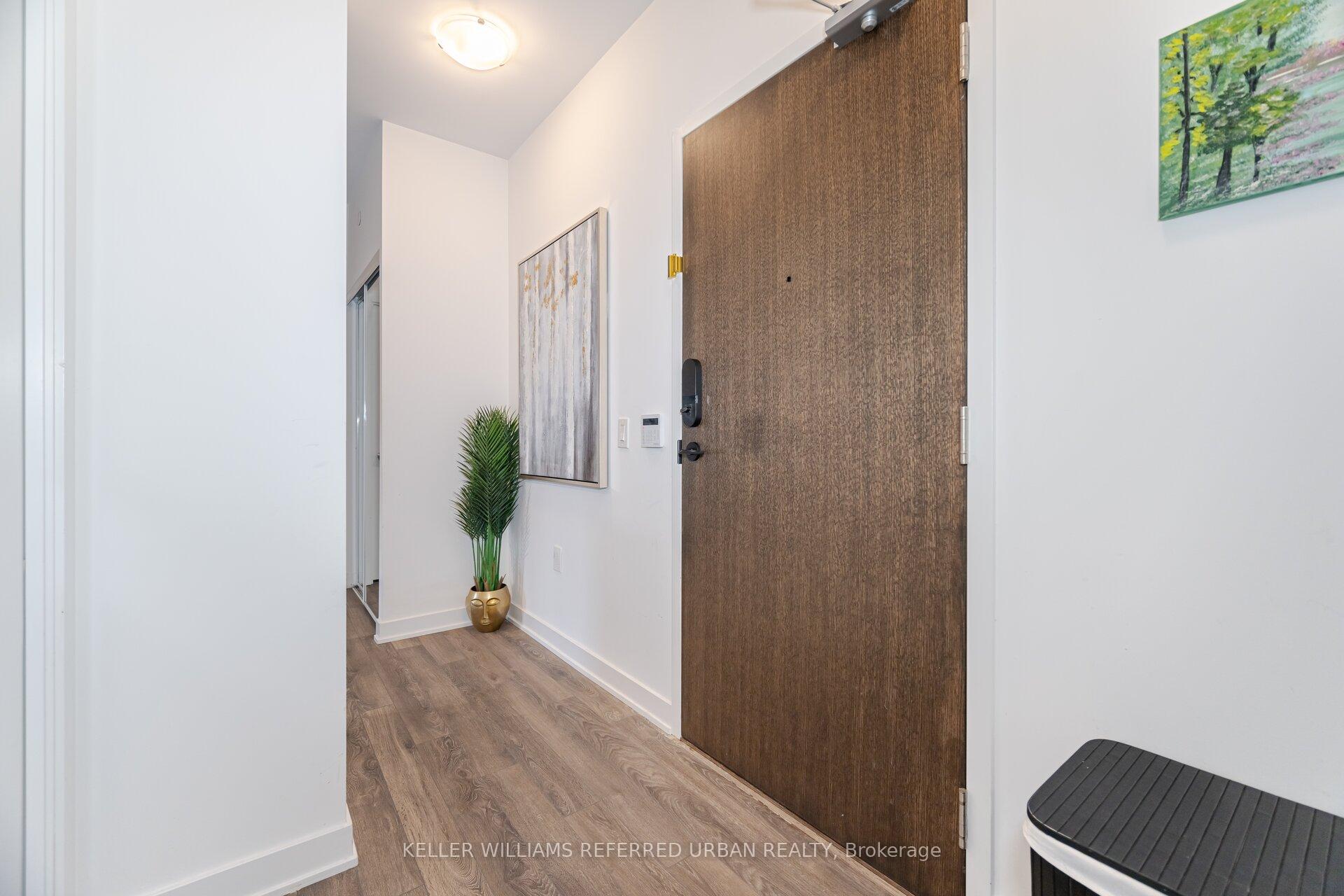 Photo 2 of Unit 712, 100 Eagle Rock Way, Vaughan, Maple — HOMEH