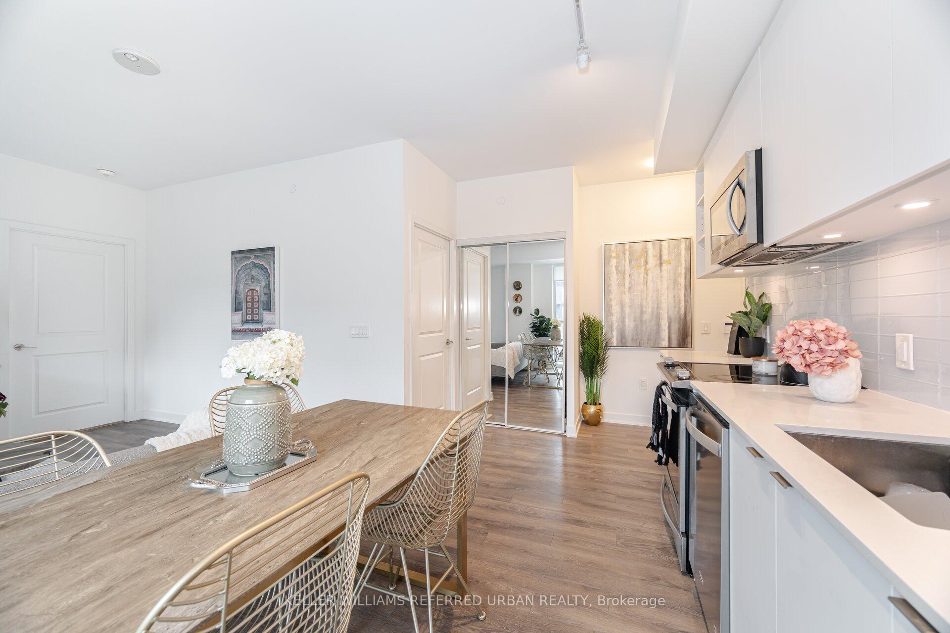 Photo 5 of Unit 712, 100 Eagle Rock Way, Vaughan, Maple — HOMEH