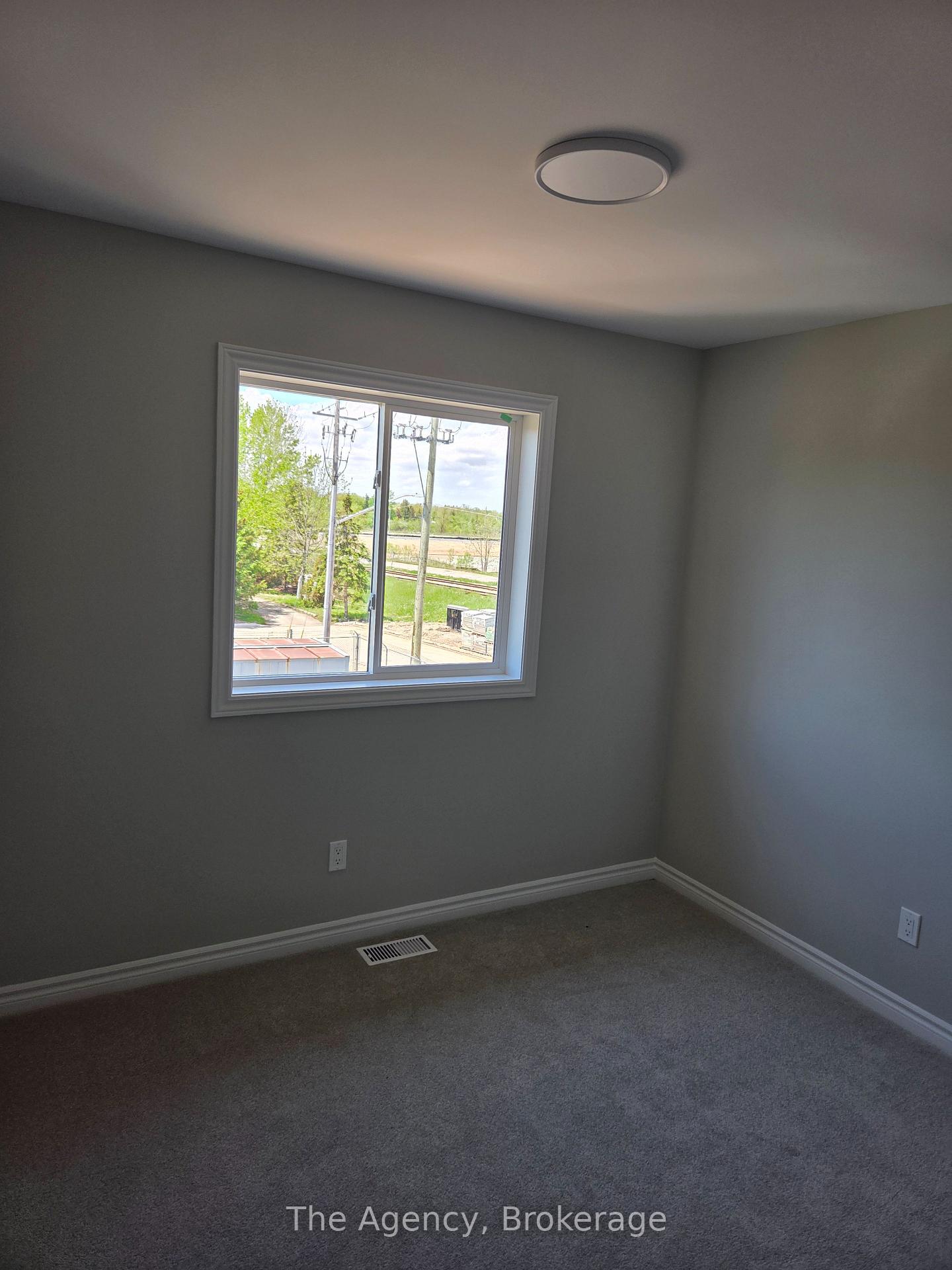 Photo 5 of 87 Superior Street, Welland, Lincoln/Crowland — HOMEH