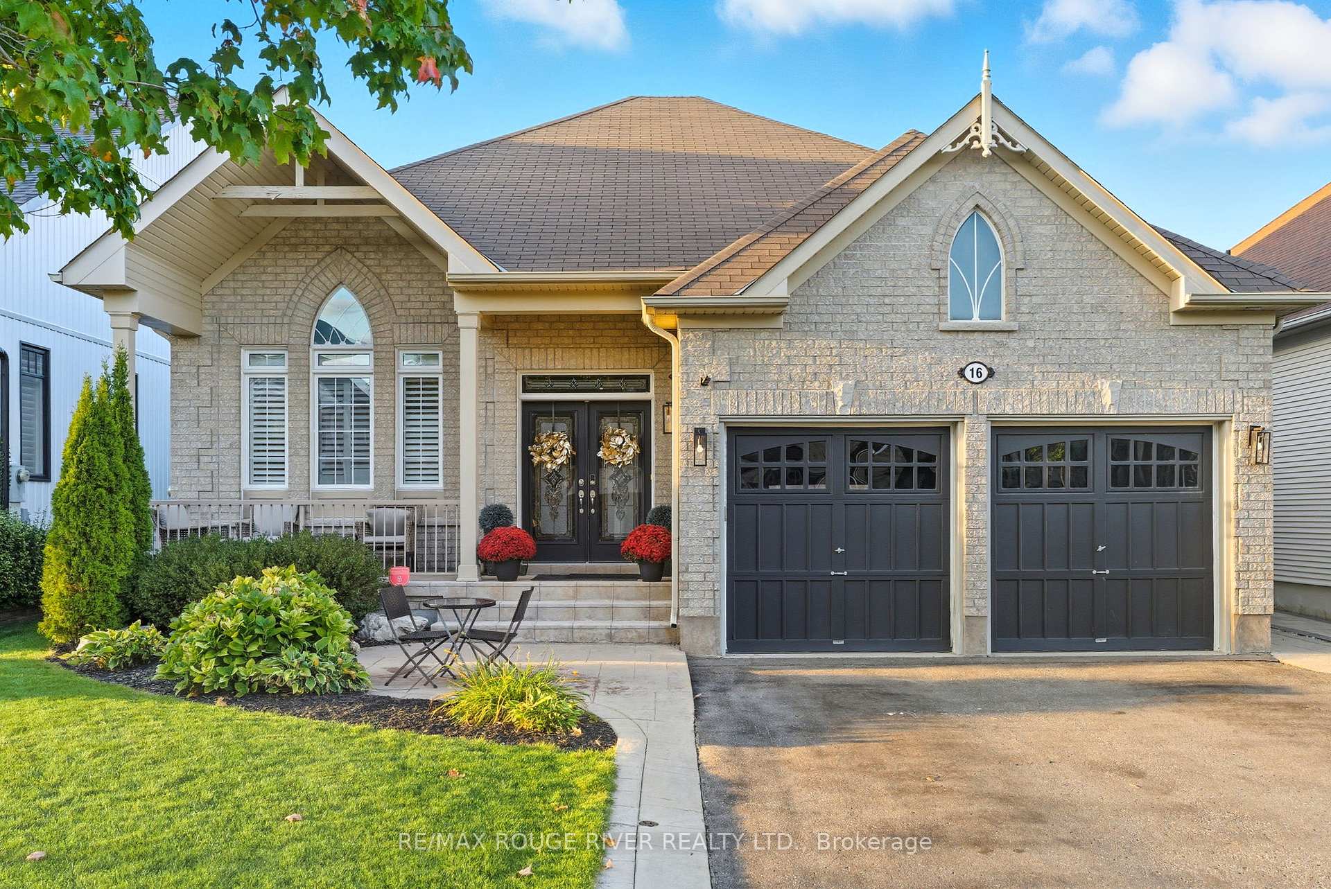 Photo 1 of 16 Brough Court, Clarington, Bowmanville — HOMEH