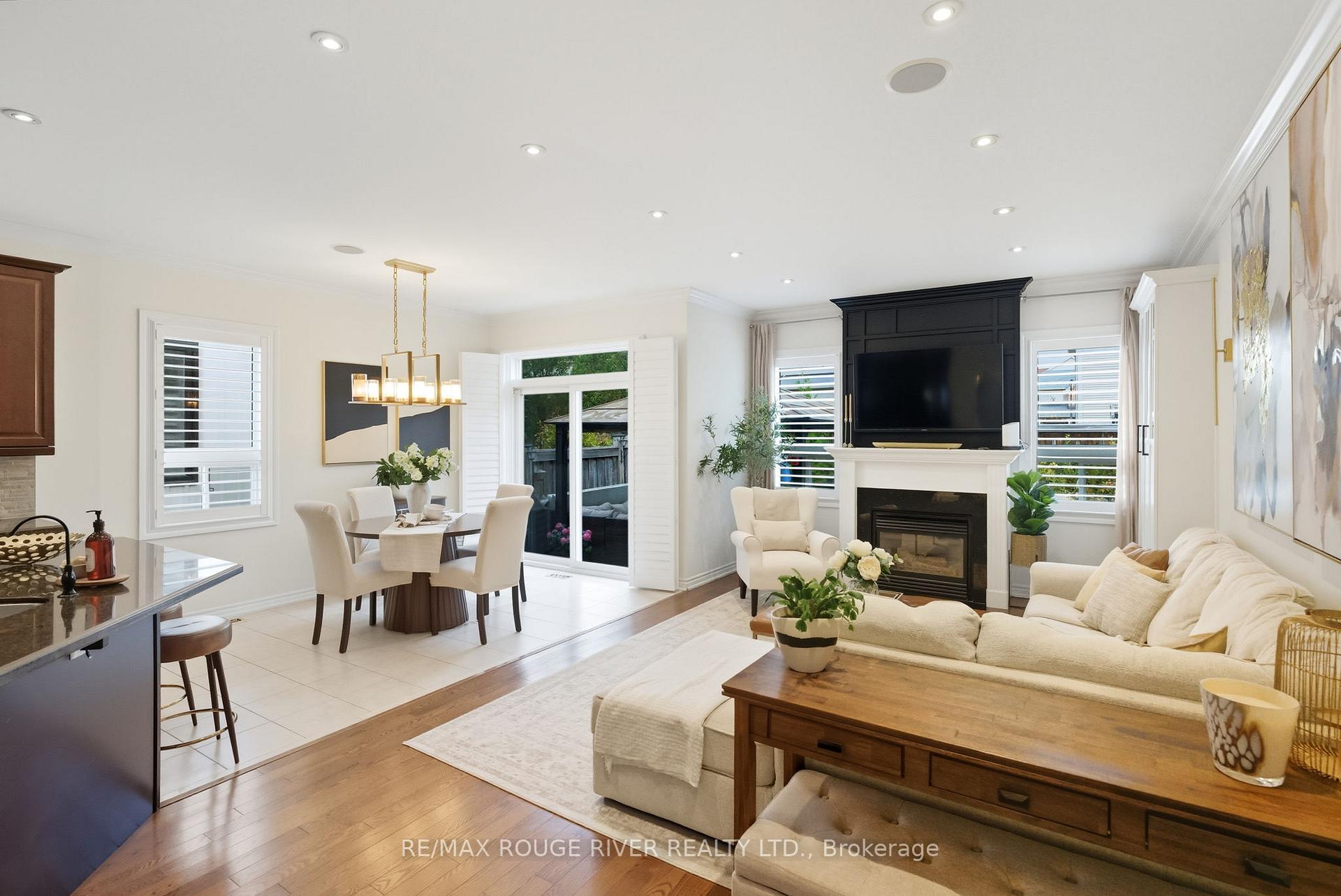 Photo 5 of 16 Brough Court, Clarington, Bowmanville — HOMEH