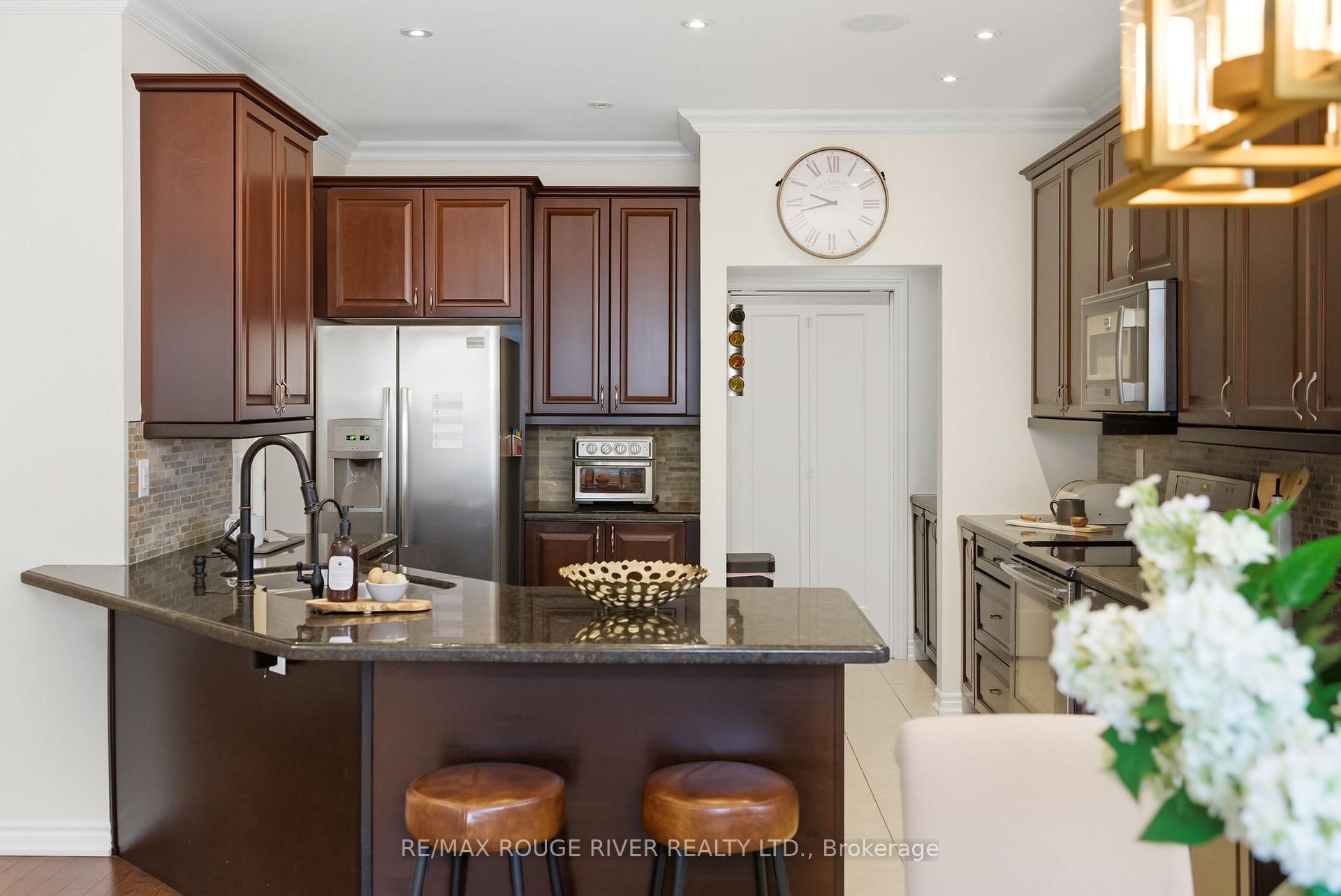 Photo 13 of 16 Brough Court, Clarington, Bowmanville — HOMEH