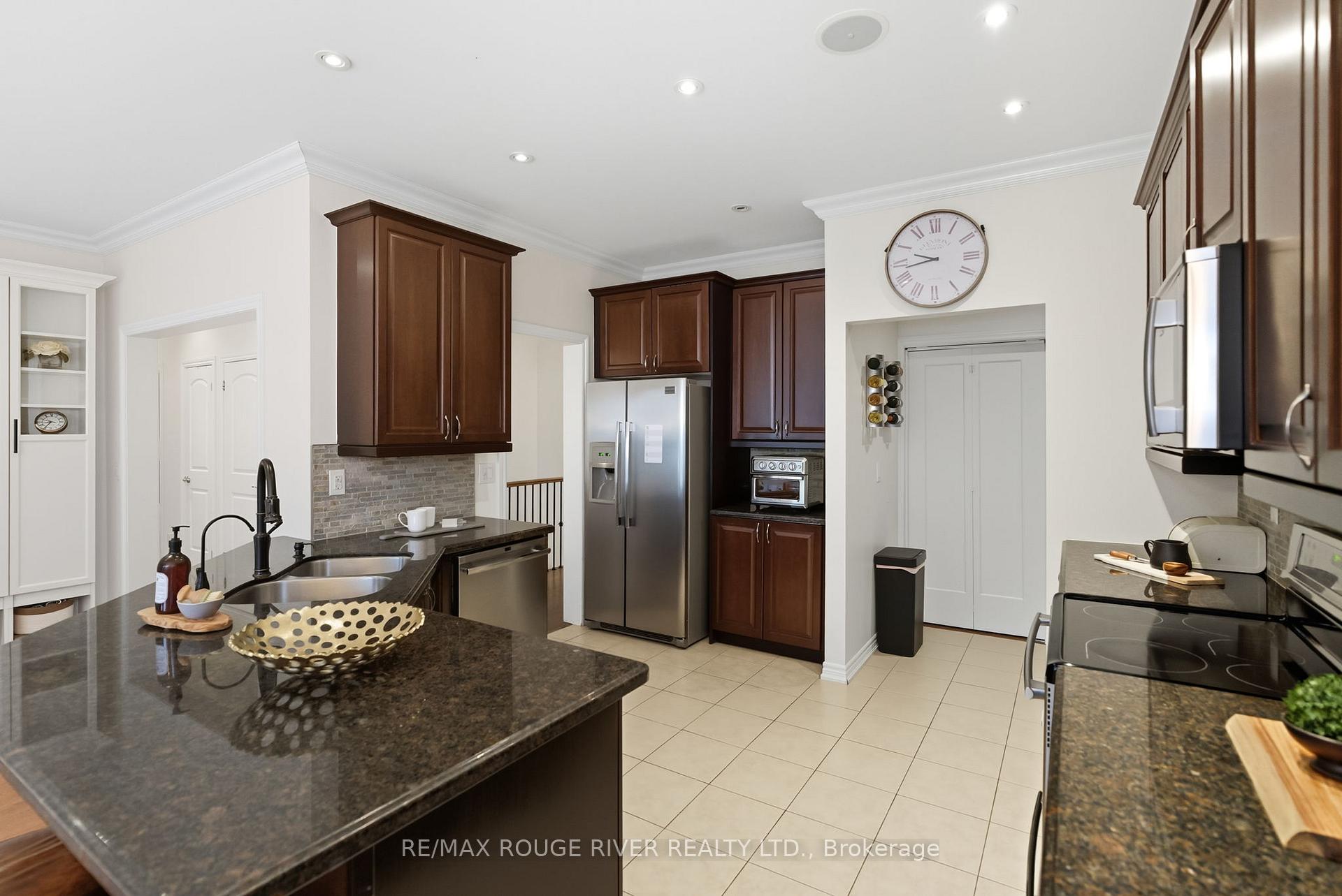 Photo 15 of 16 Brough Court, Clarington, Bowmanville — HOMEH