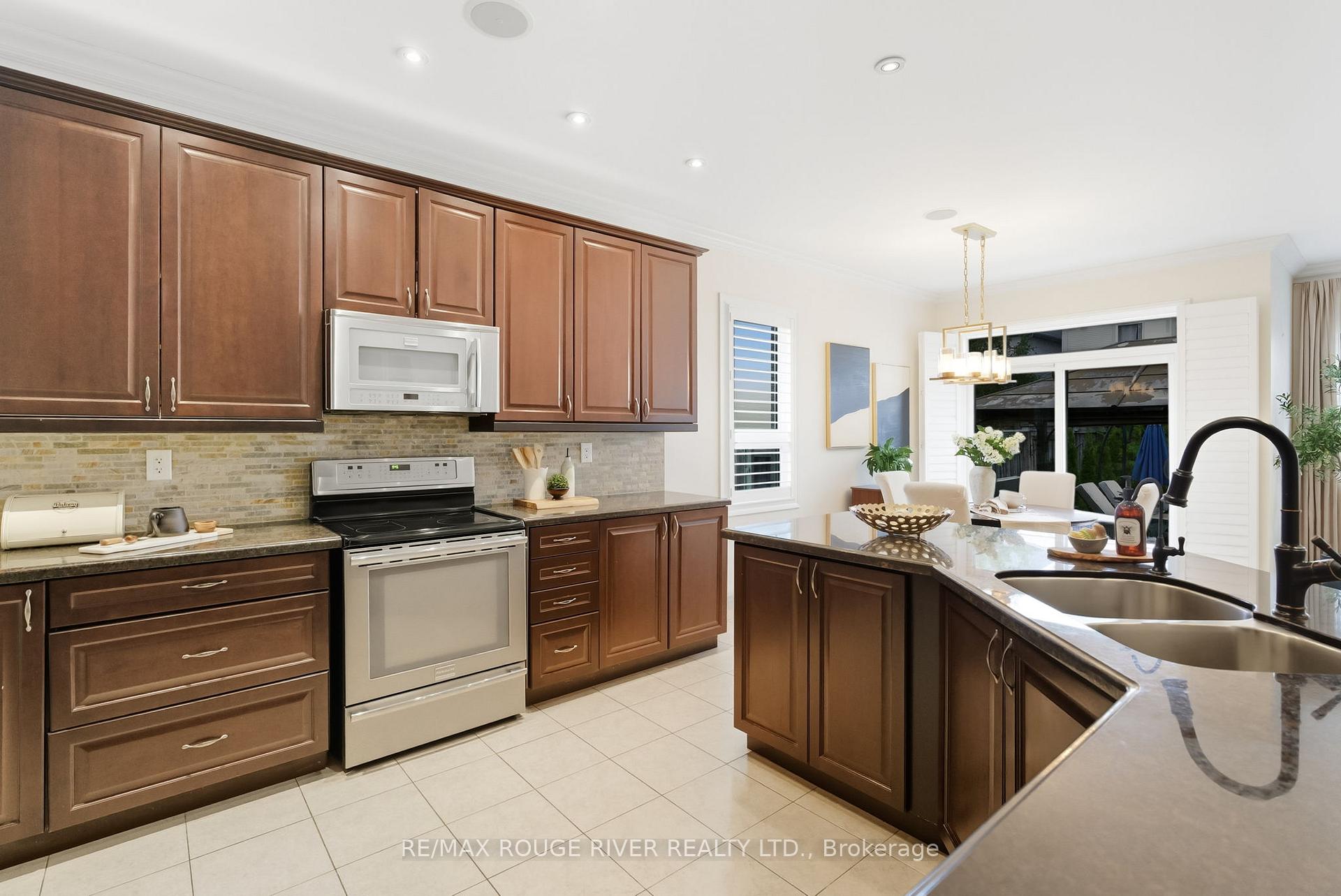 Photo 17 of 16 Brough Court, Clarington, Bowmanville — HOMEH