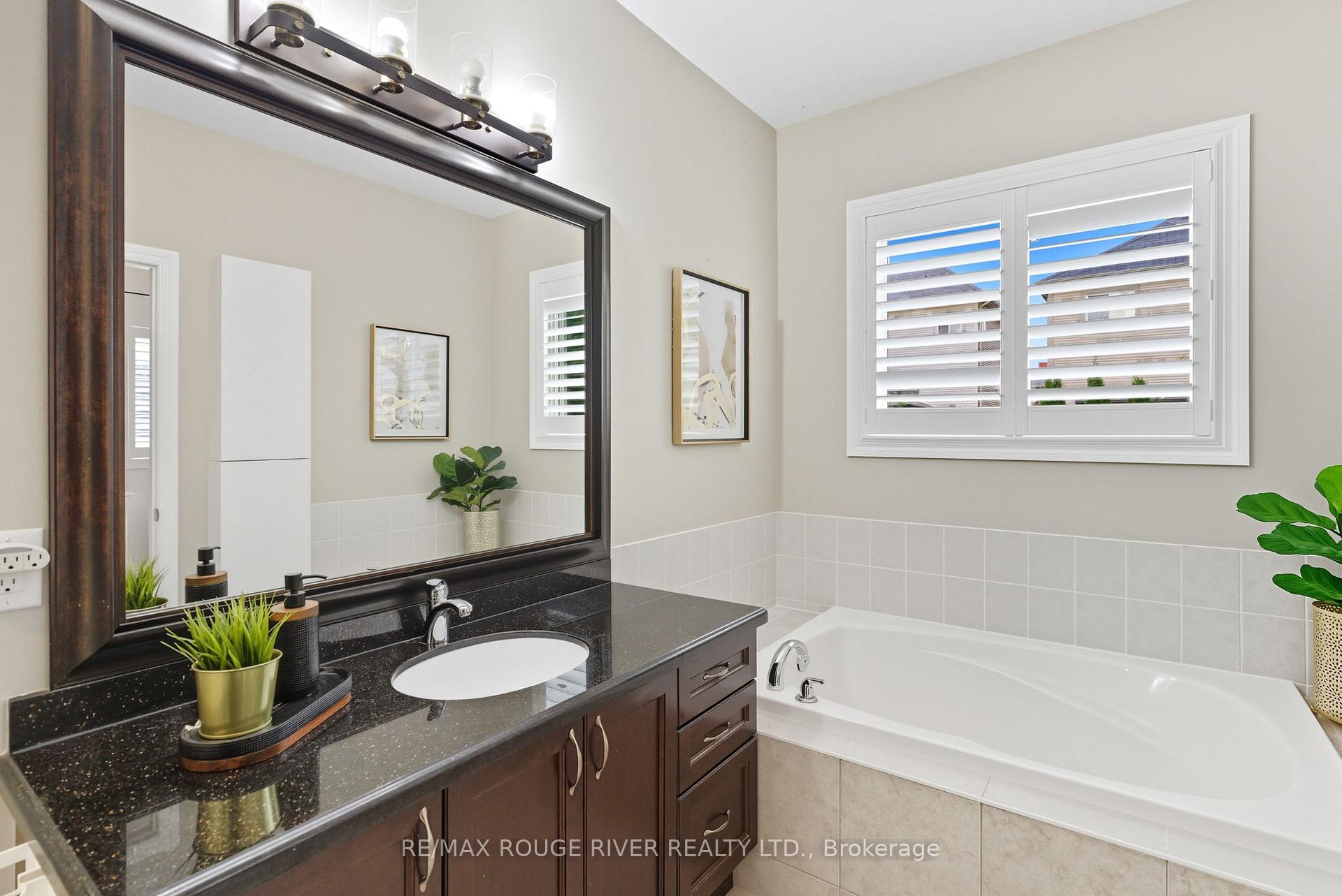 Photo 23 of 16 Brough Court, Clarington, Bowmanville — HOMEH