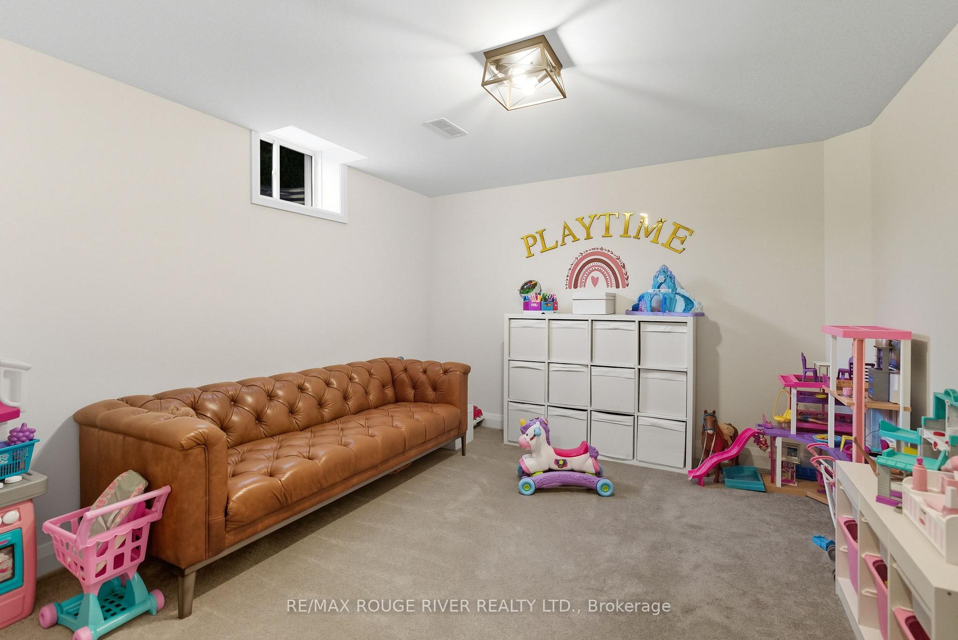 Photo 38 of 16 Brough Court, Clarington, Bowmanville — HOMEH