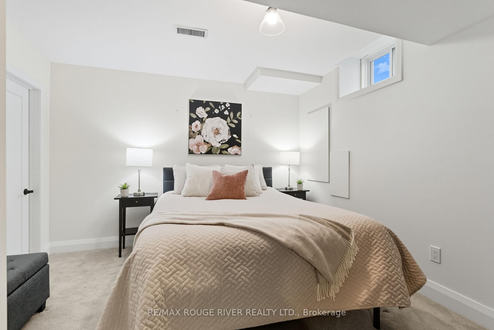 Photo 43 of 16 Brough Court, Clarington, Bowmanville — HOMEH