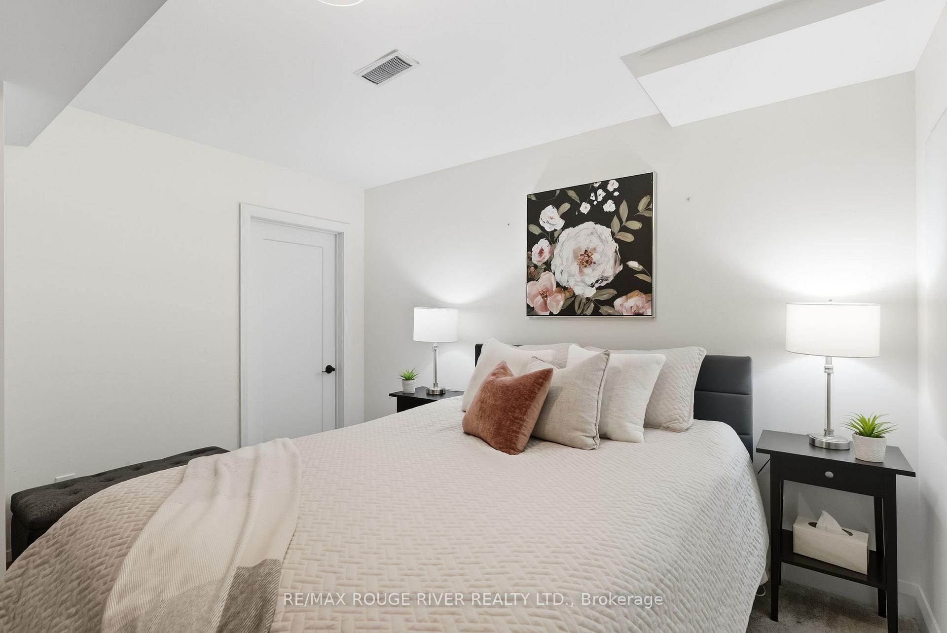 Photo 44 of 16 Brough Court, Clarington, Bowmanville — HOMEH