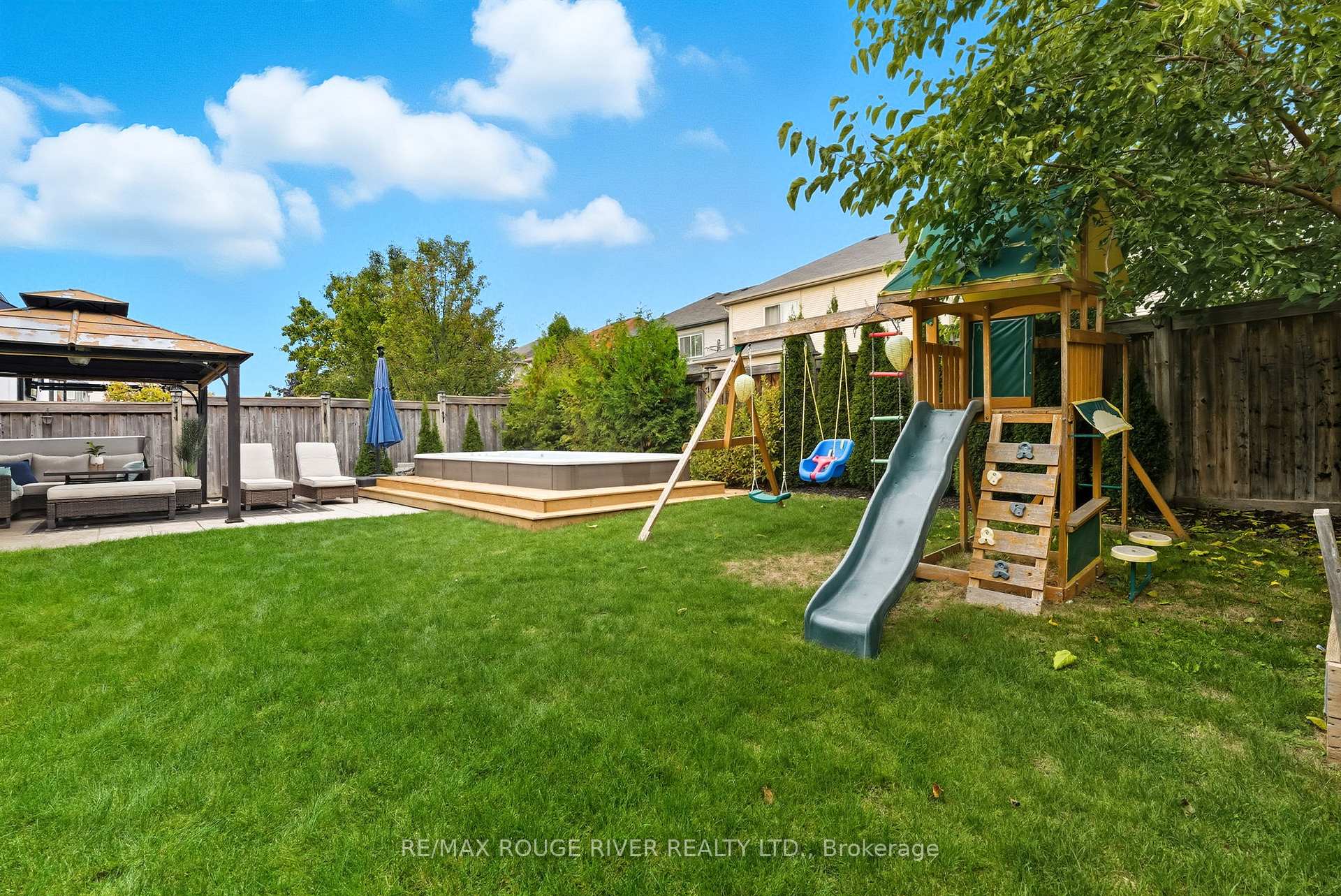 Photo 46 of 16 Brough Court, Clarington, Bowmanville — HOMEH
