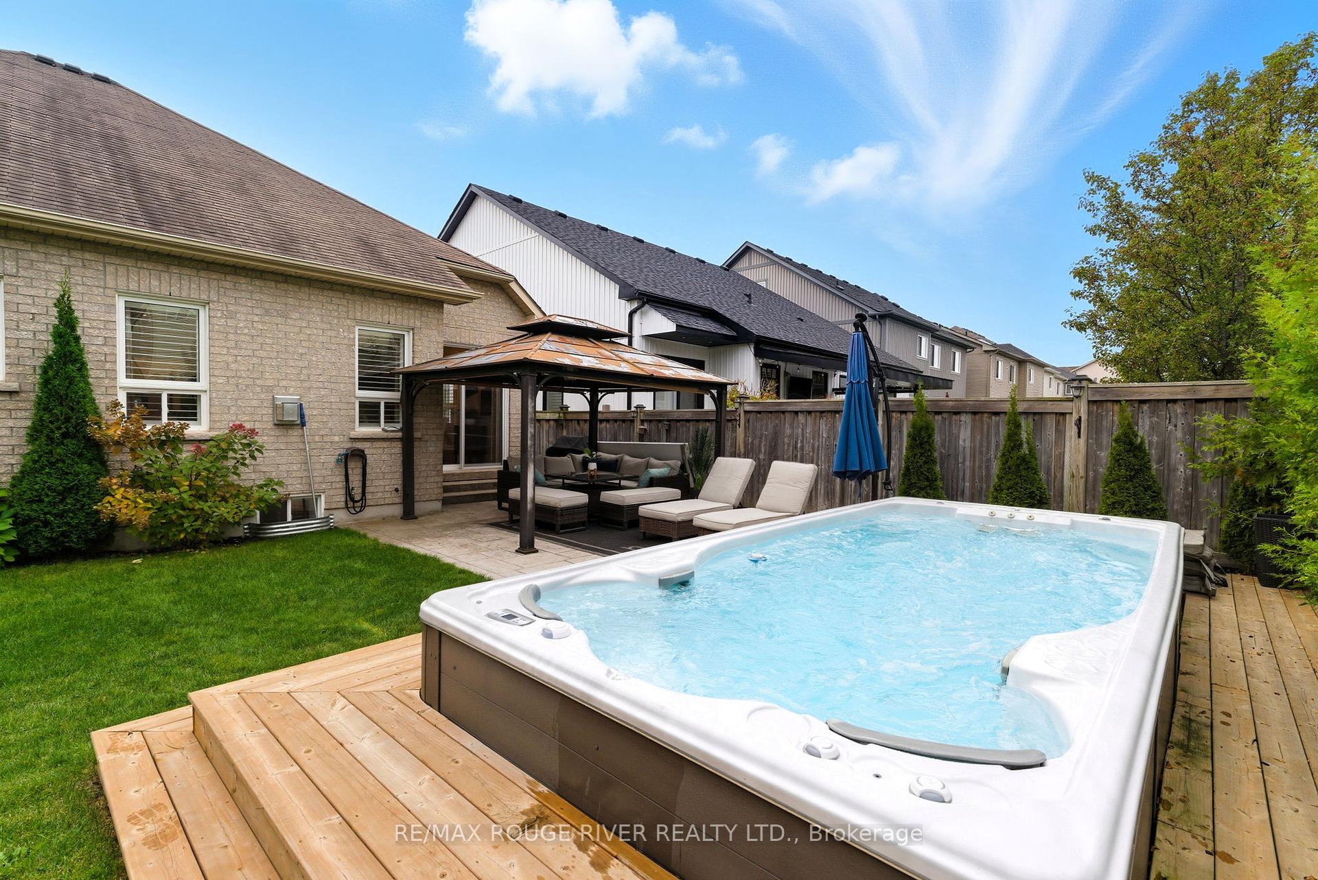 Photo 47 of 16 Brough Court, Clarington, Bowmanville — HOMEH