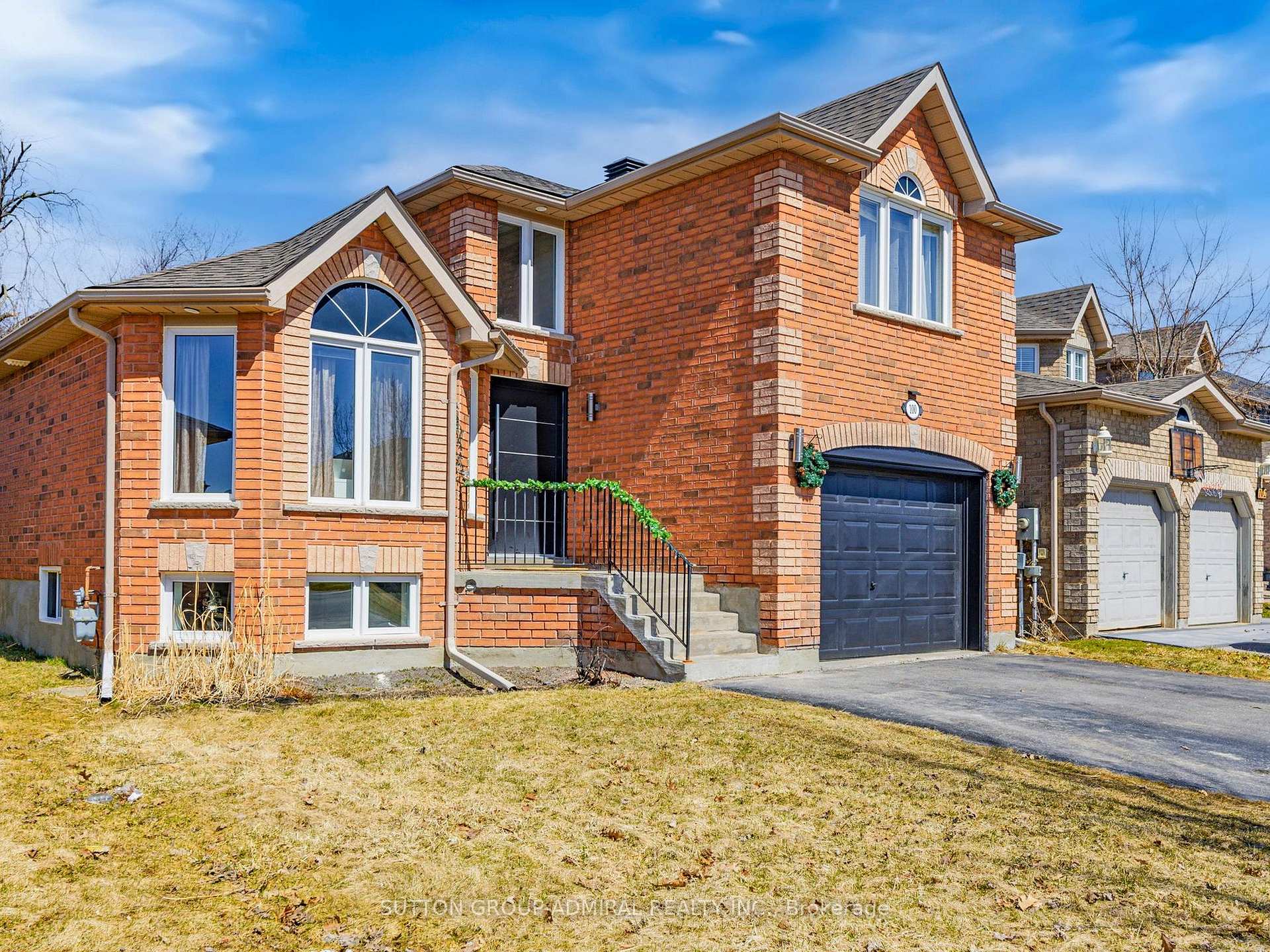 Front of 100 Country Lane