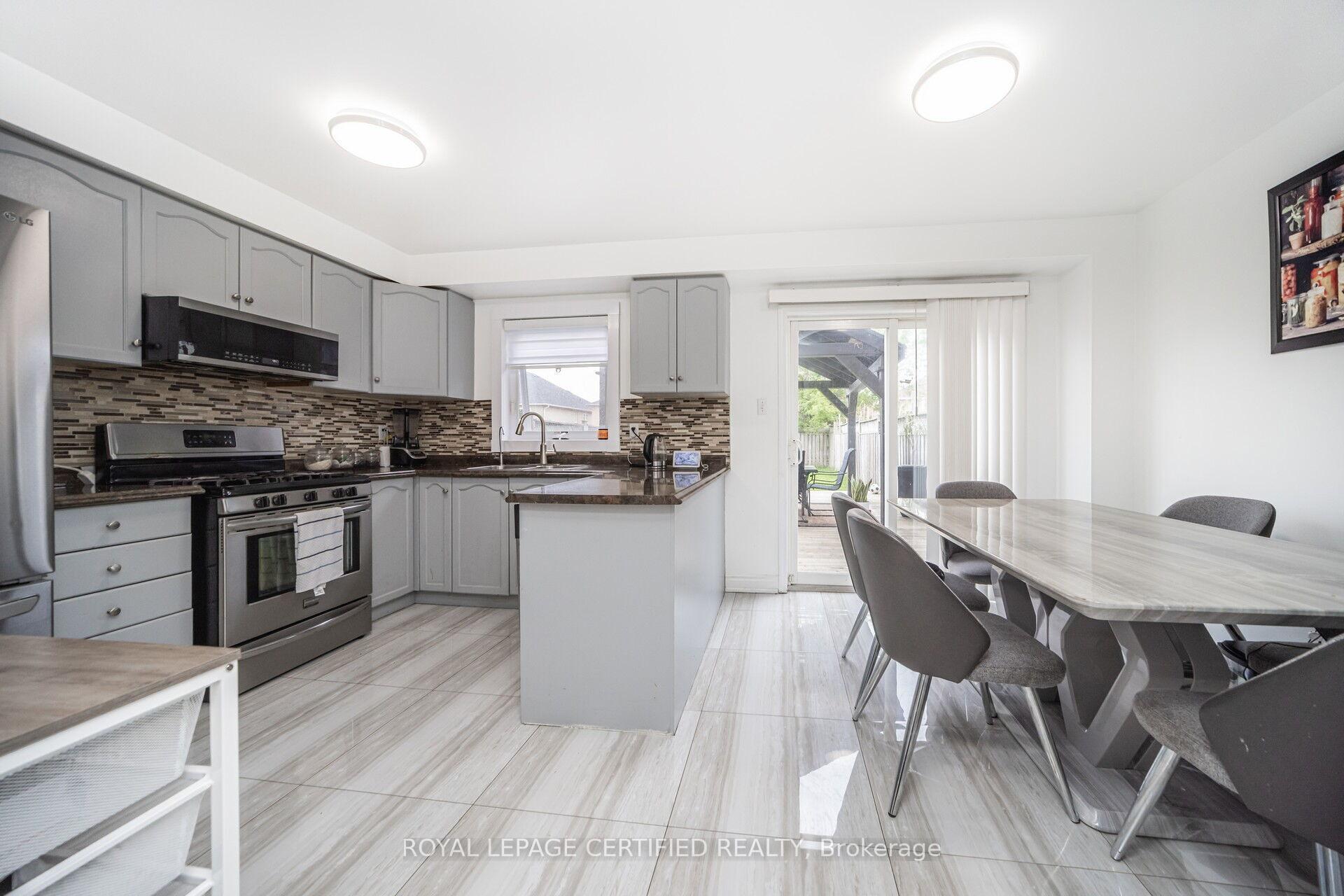 Photo 6 of 79 Native Landing, Brampton, Fletcher's Creek Village — HOMEH