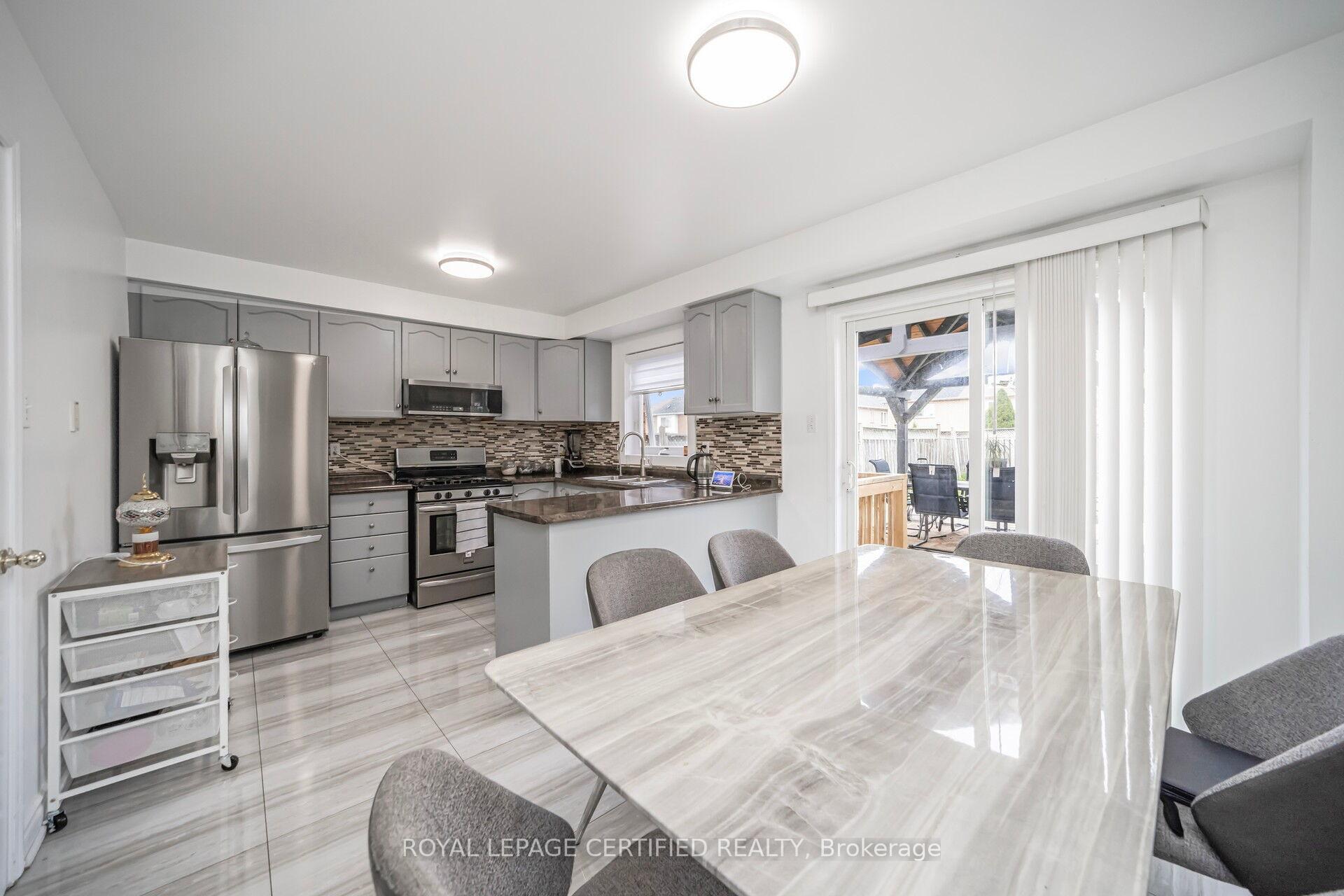 Photo 9 of 79 Native Landing, Brampton, Fletcher's Creek Village — HOMEH