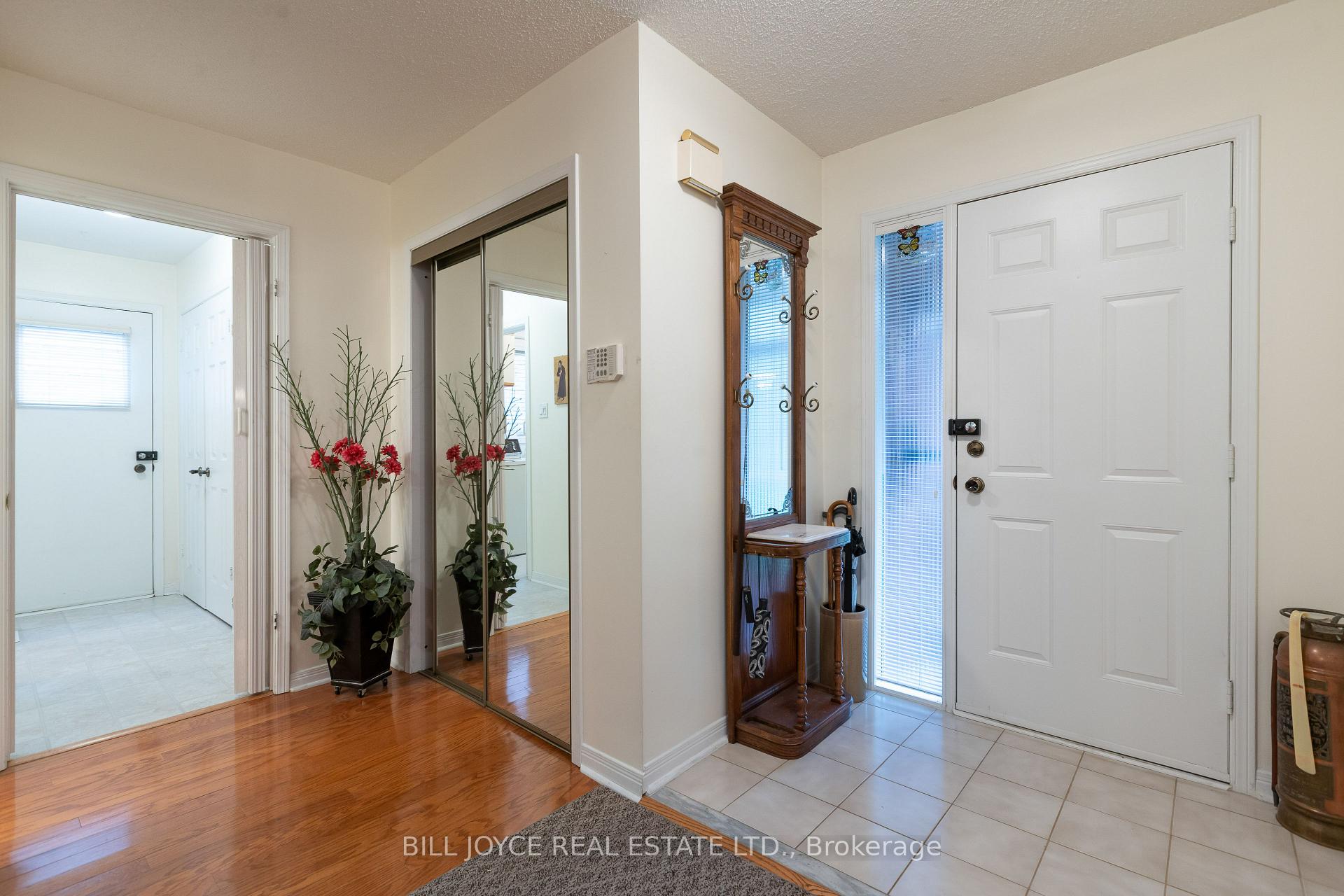 Photo 2 of 8 Mckelvey Drive, Markham, Aileen-Willowbrook — HOMEH