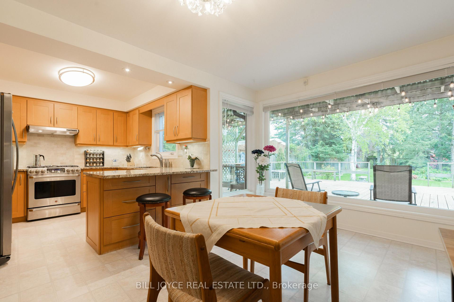 Photo 4 of 8 Mckelvey Drive, Markham, Aileen-Willowbrook — HOMEH