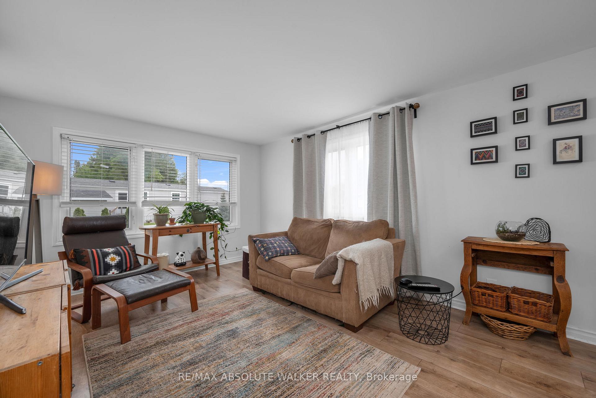 Photo 8 of 38 Ash Street, Ottawa, Bells Corners — HOMEH