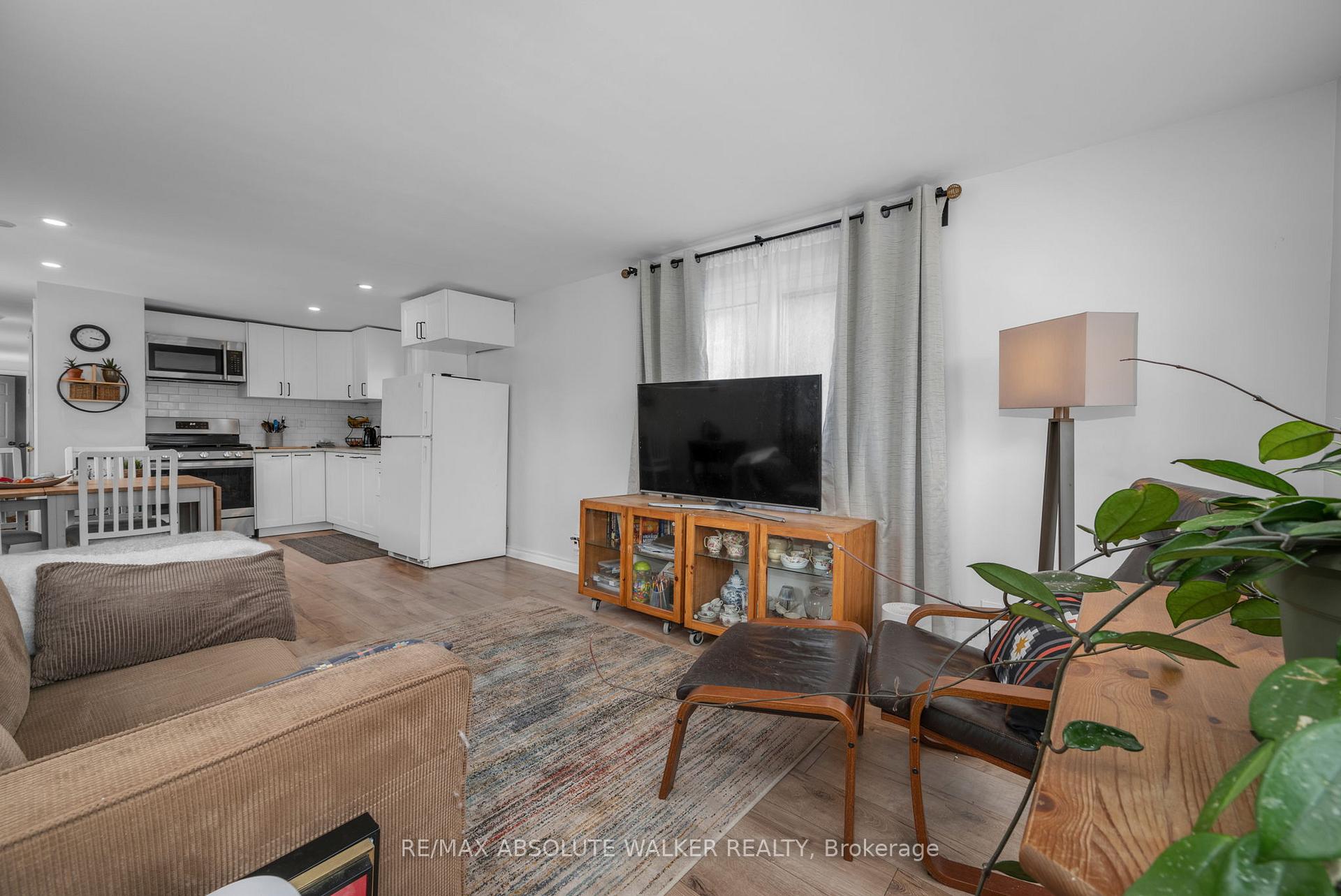 Photo 4 of 38 Ash Street, Ottawa, Bells Corners — HOMEH