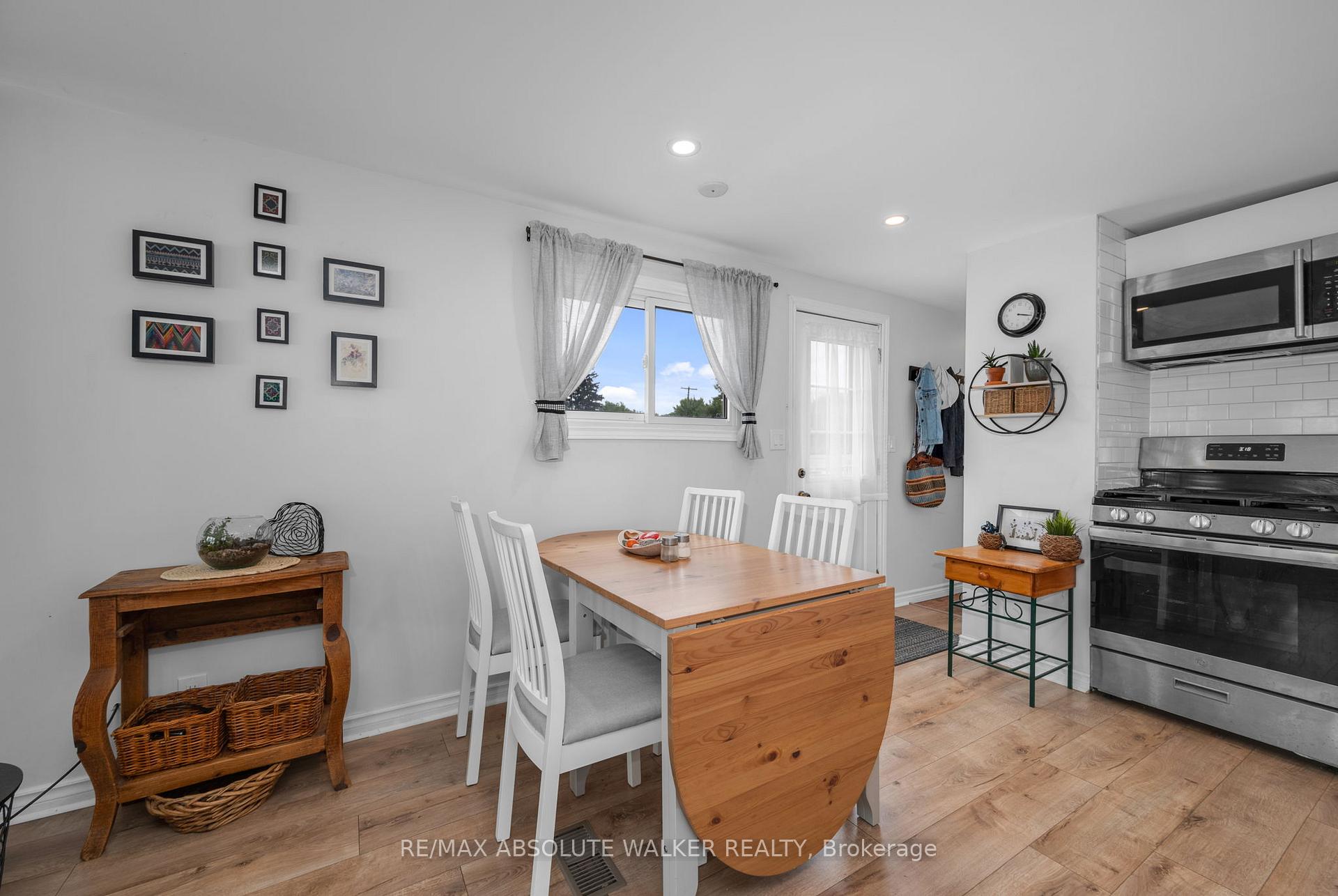 Photo 3 of 38 Ash Street, Ottawa, Bells Corners — HOMEH