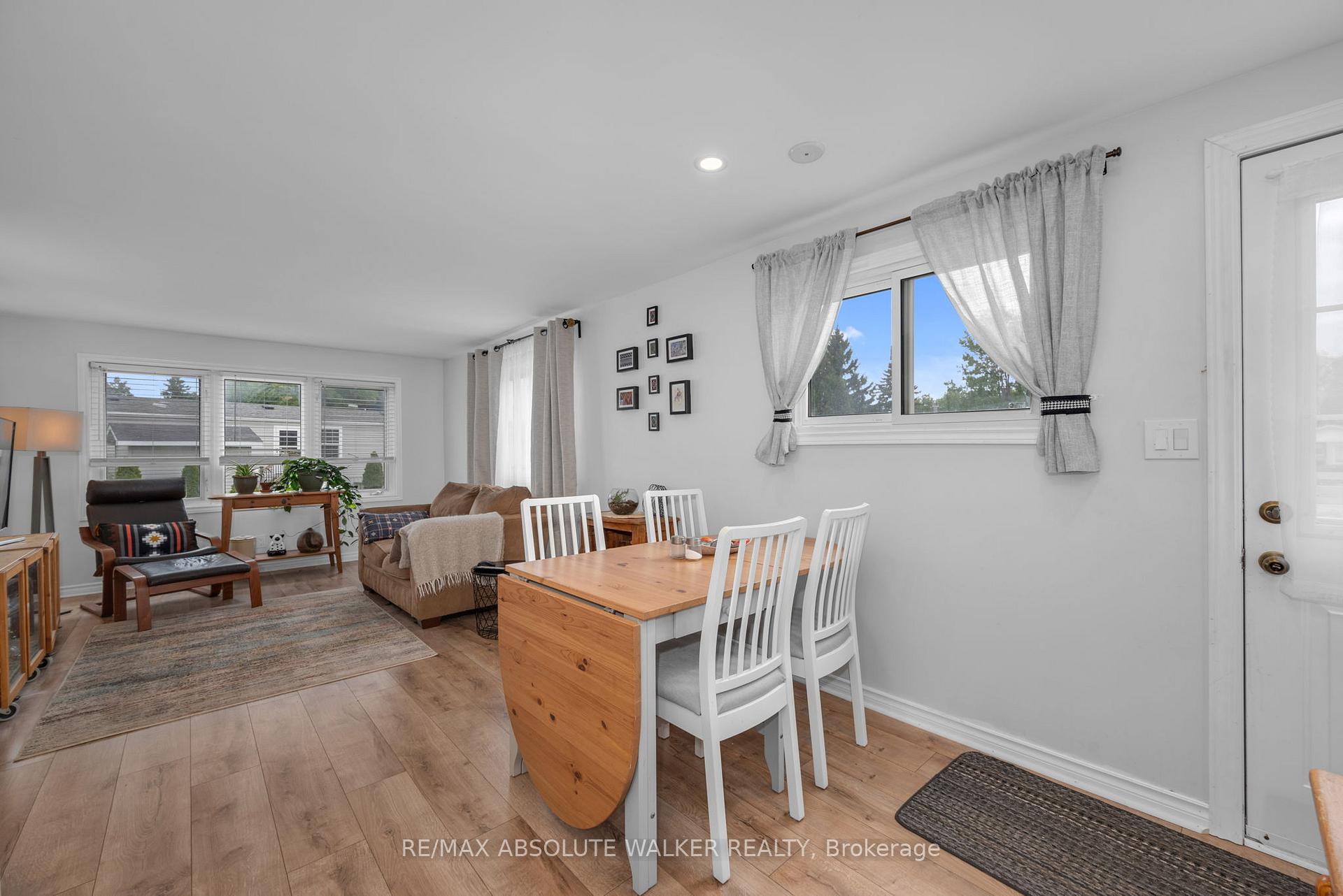 Photo 10 of 38 Ash Street, Ottawa, Bells Corners — HOMEH