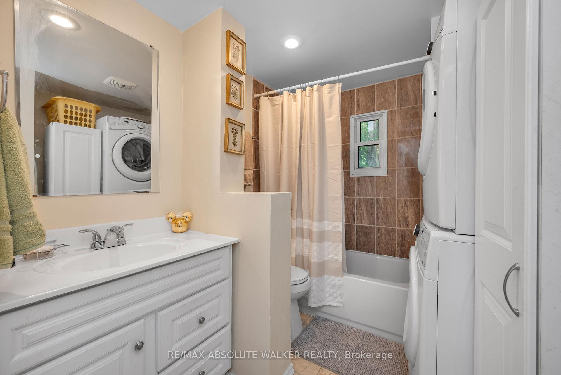 Photo 12 of 38 Ash Street, Ottawa, Bells Corners — HOMEH