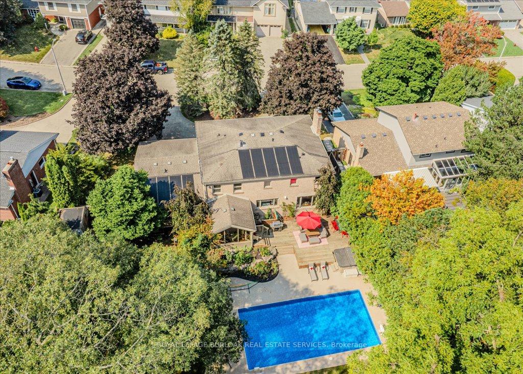 Photo 2 of 11 Robinhood Drive, Hamilton, Dundas — HOMEH