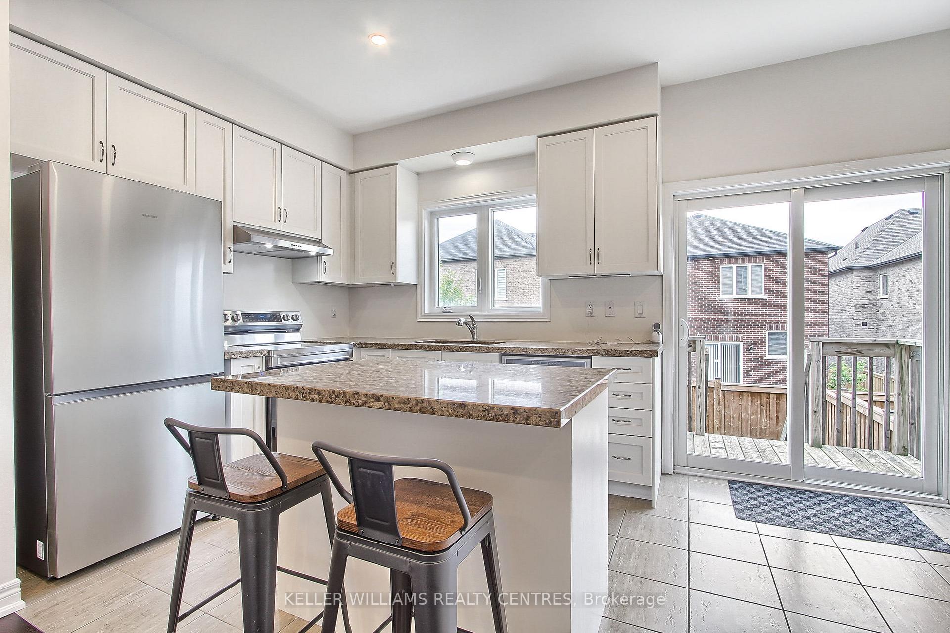 Photo 7 of 1309 Lormel Gate, Innisfil, Lefroy — HOMEH