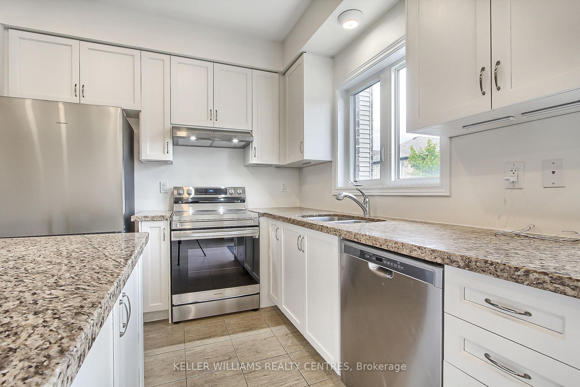 Photo 4 of 1309 Lormel Gate, Innisfil, Lefroy — HOMEH