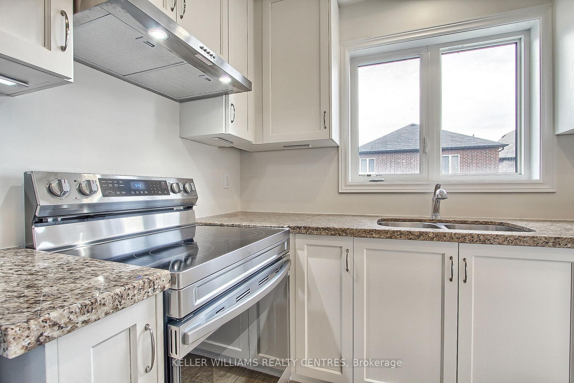 Photo 17 of 1309 Lormel Gate, Innisfil, Lefroy — HOMEH