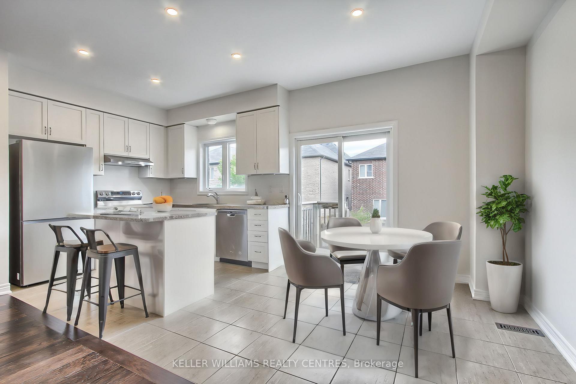Photo 16 of 1309 Lormel Gate, Innisfil, Lefroy — HOMEH
