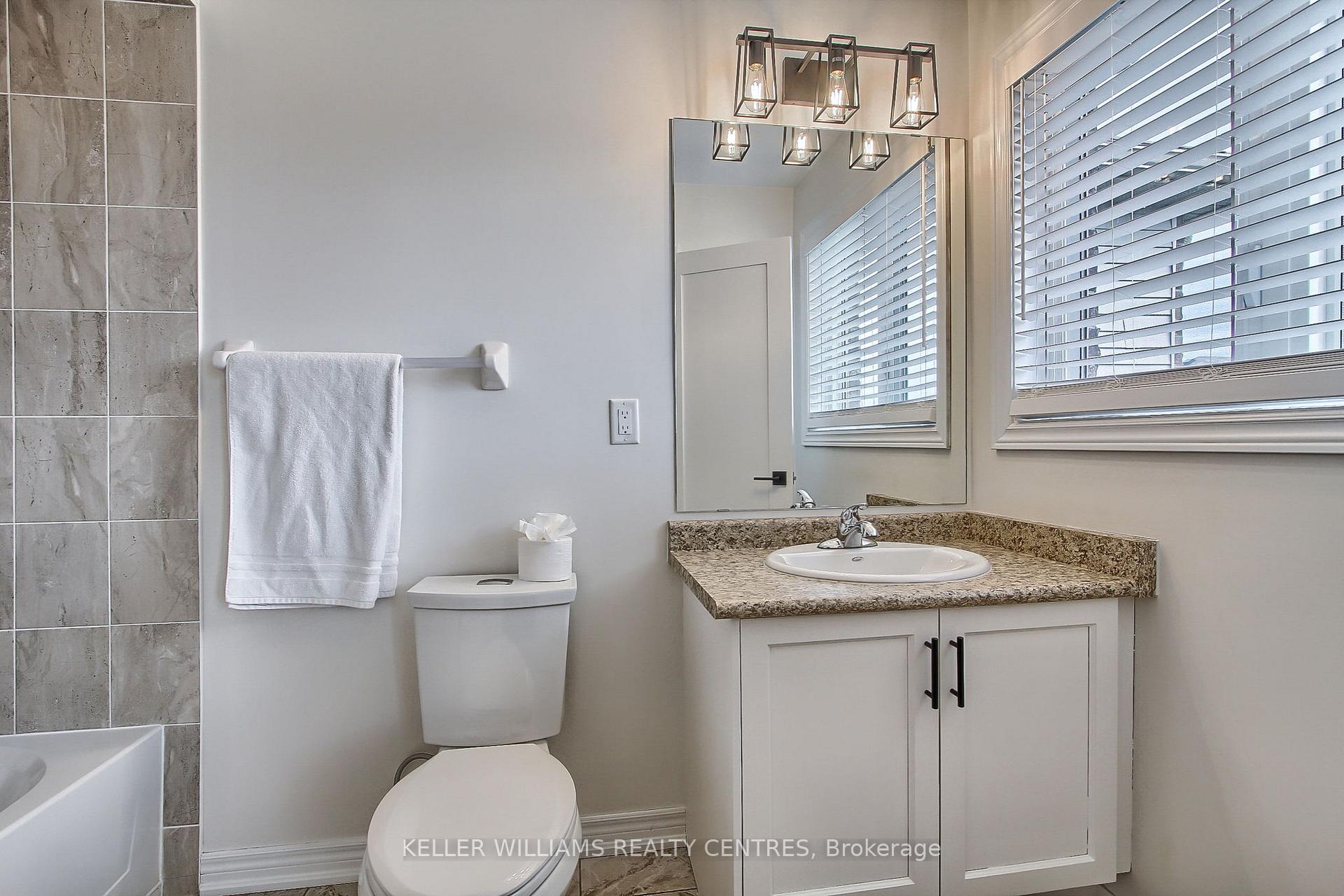 Photo 10 of 1309 Lormel Gate, Innisfil, Lefroy — HOMEH