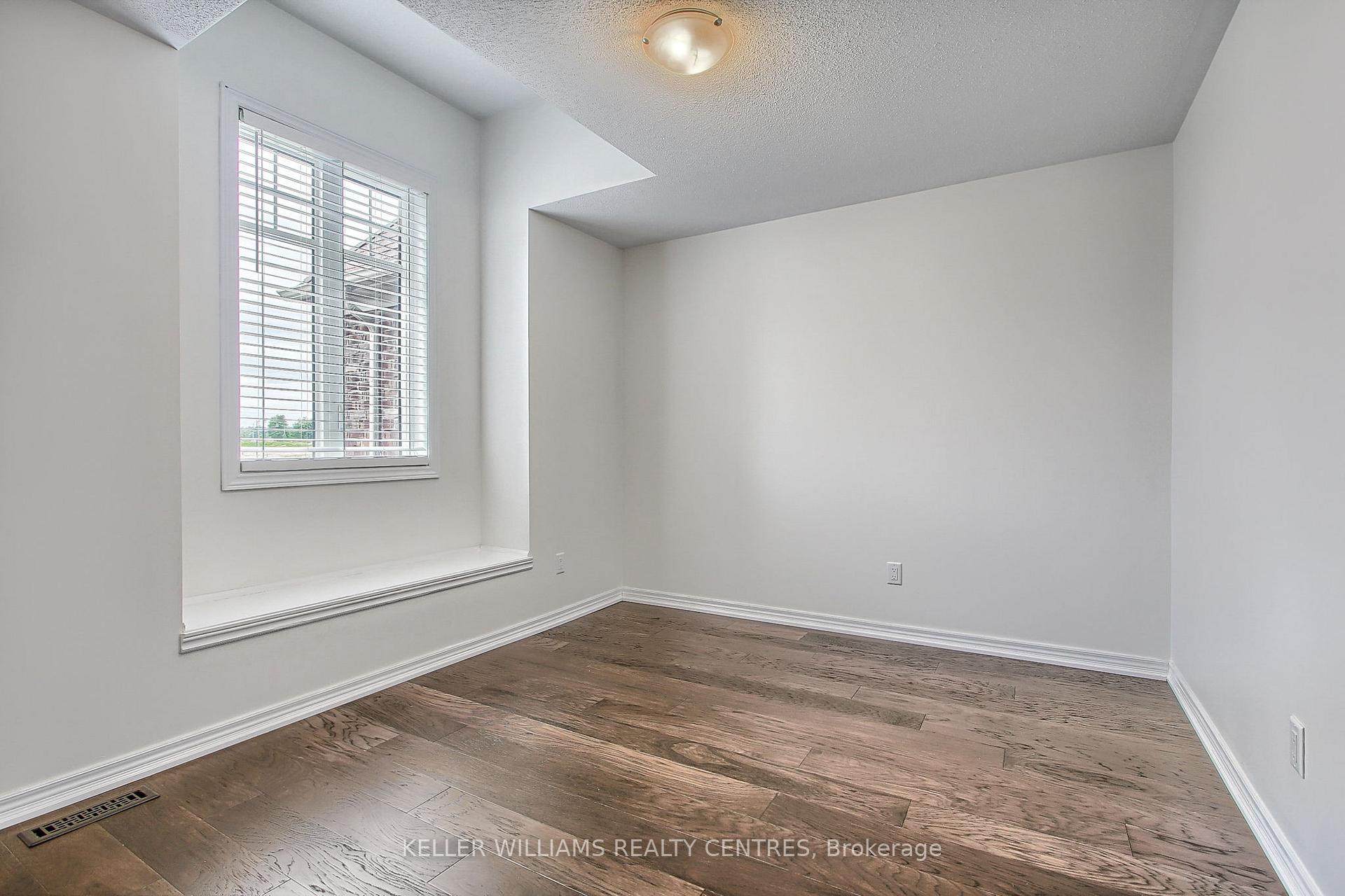 Photo 12 of 1309 Lormel Gate, Innisfil, Lefroy — HOMEH