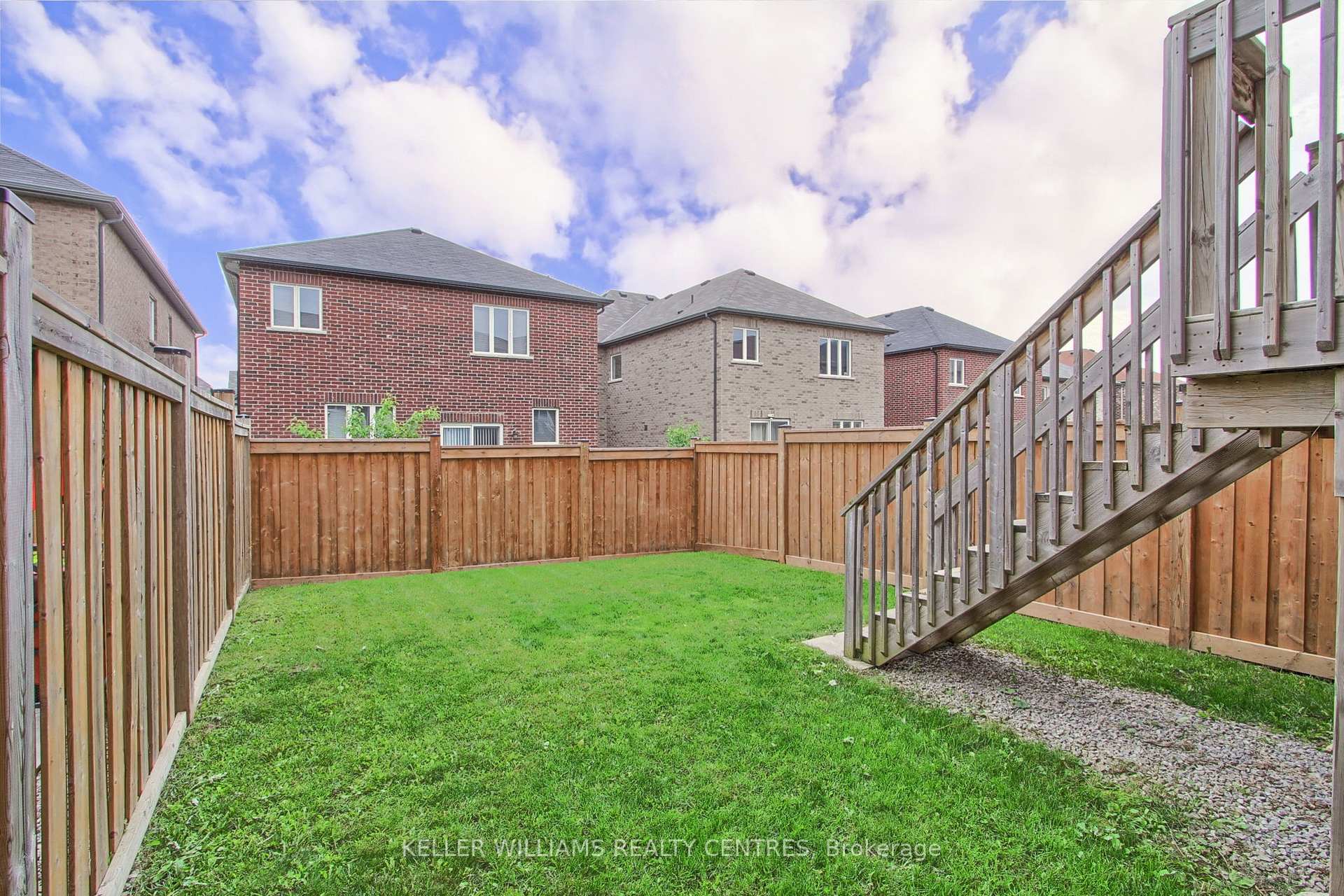 Photo 18 of 1309 Lormel Gate, Innisfil, Lefroy — HOMEH