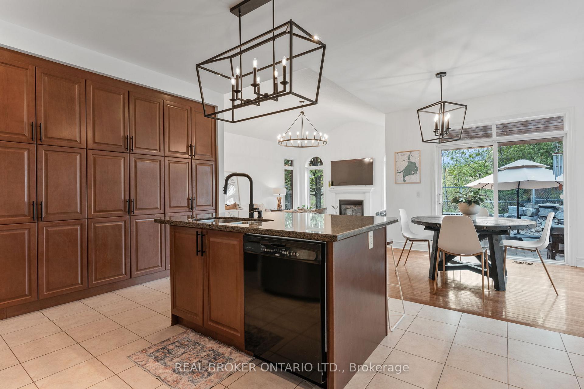 Photo 5 of 12 Turner Drive, Barrie, Bayshore — HOMEH