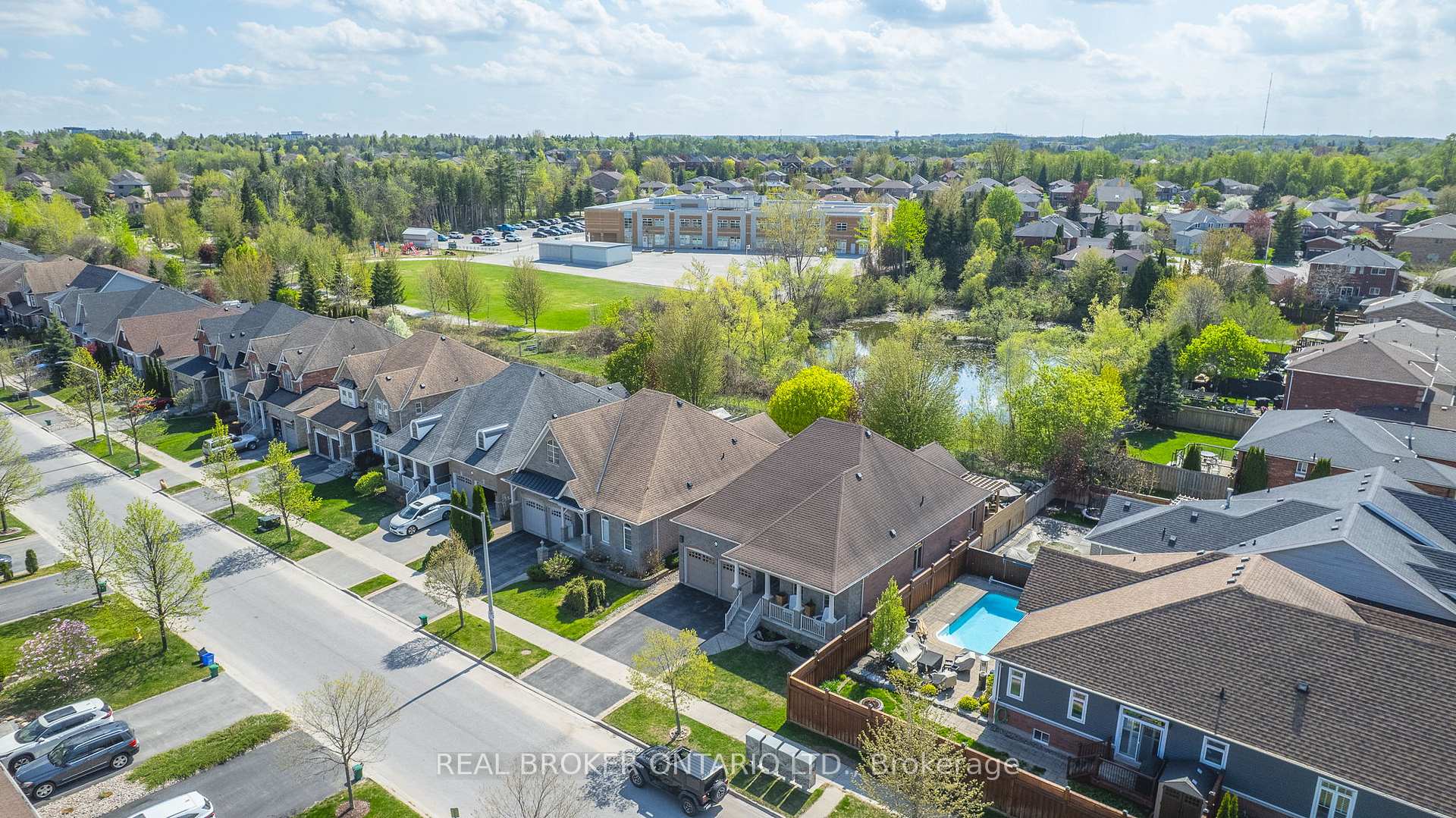 Photo 33 of 12 Turner Drive, Barrie, Bayshore — HOMEH