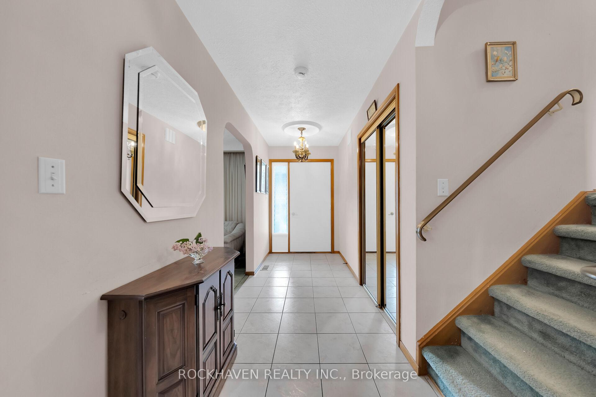 Photo 7 of 54 Barton Street, Hamilton, Waterdown — HOMEH