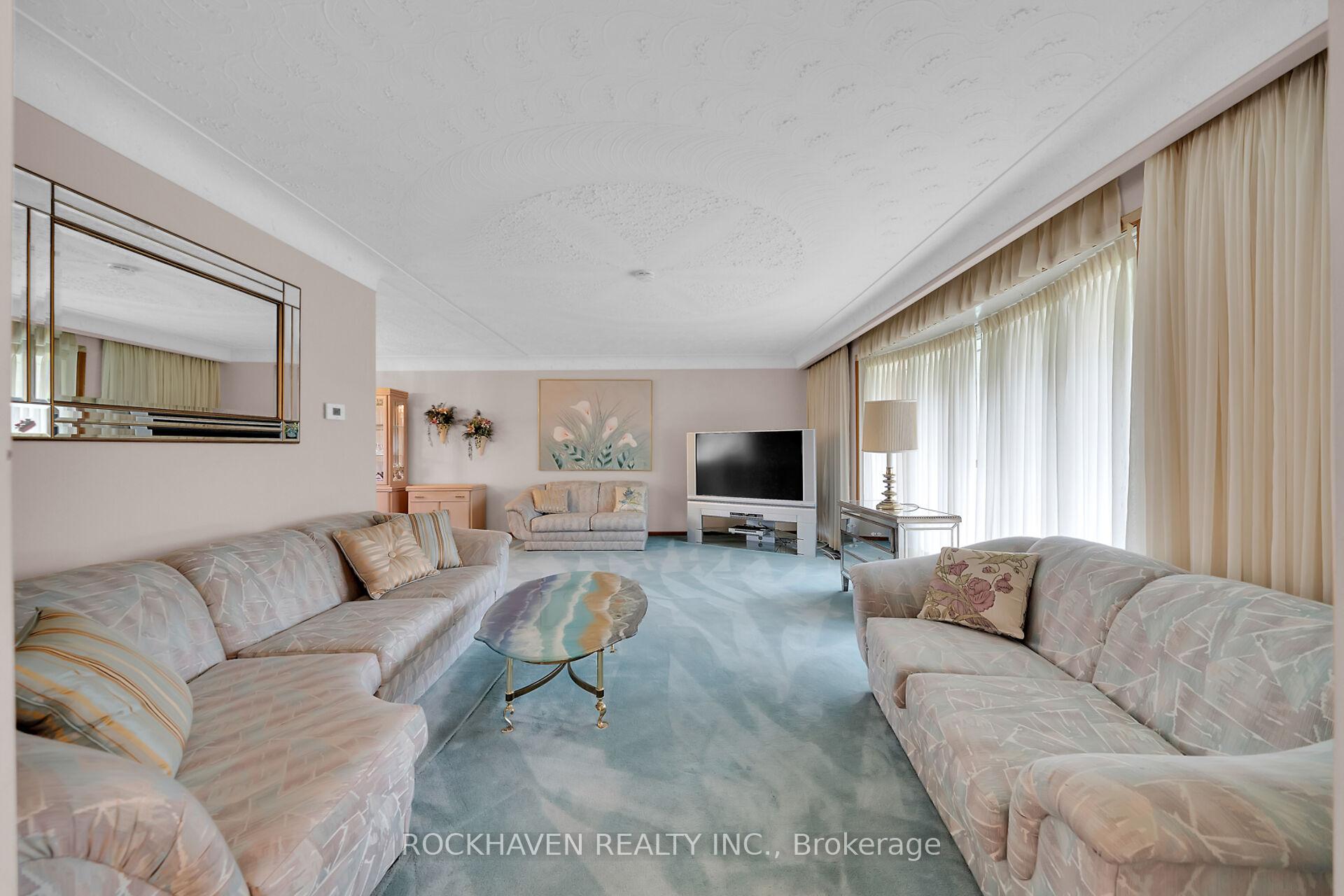 Photo 3 of 54 Barton Street, Hamilton, Waterdown — HOMEH