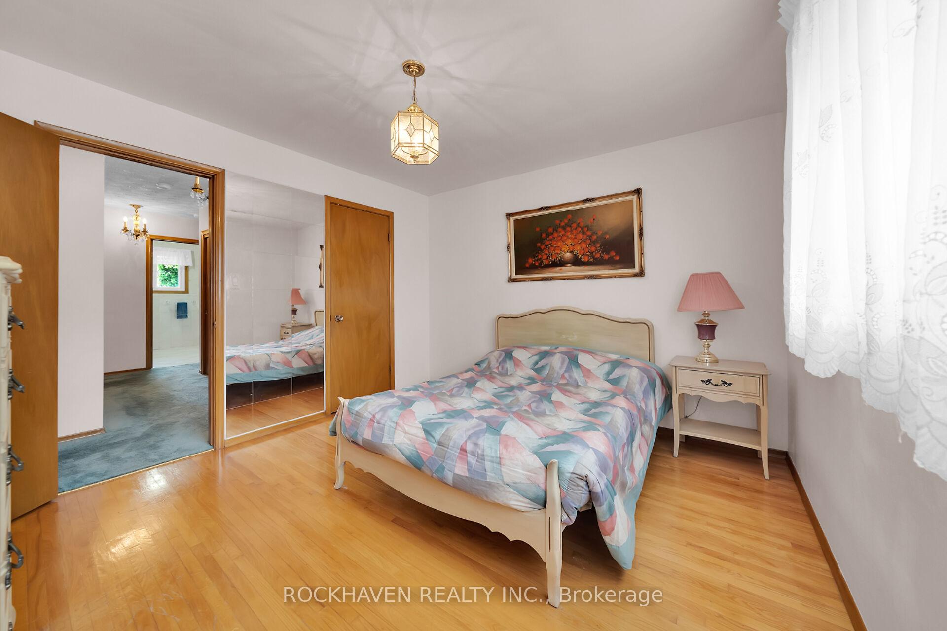 Photo 12 of 54 Barton Street, Hamilton, Waterdown — HOMEH